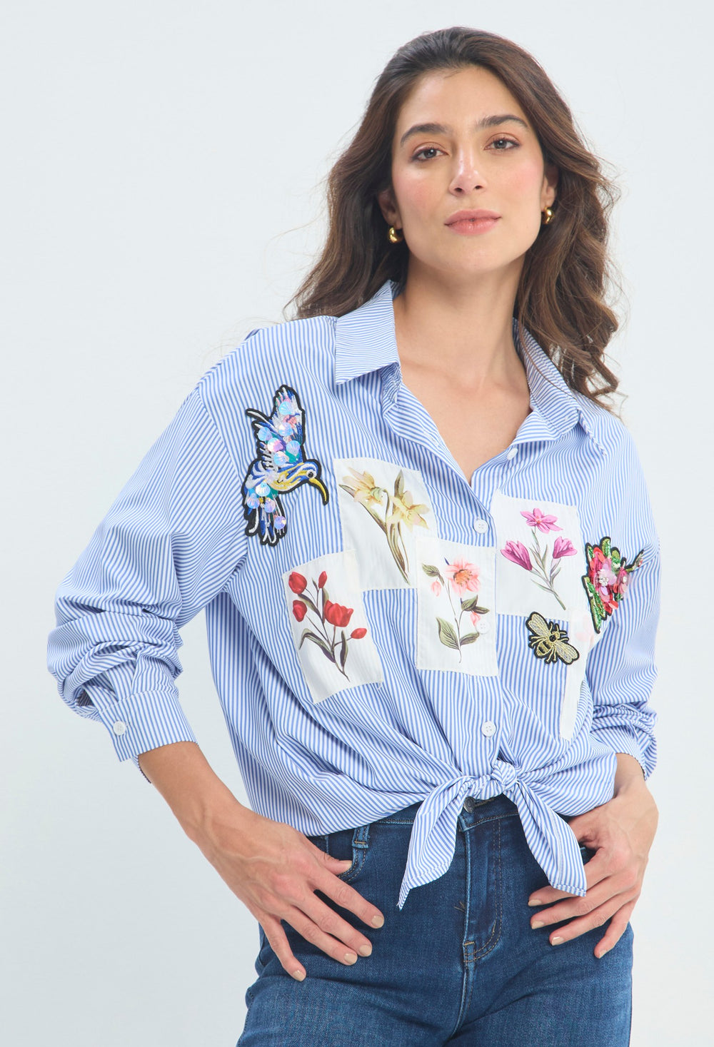 Blusa Rayas Parches Bordados azul y blanco sale BYBLA