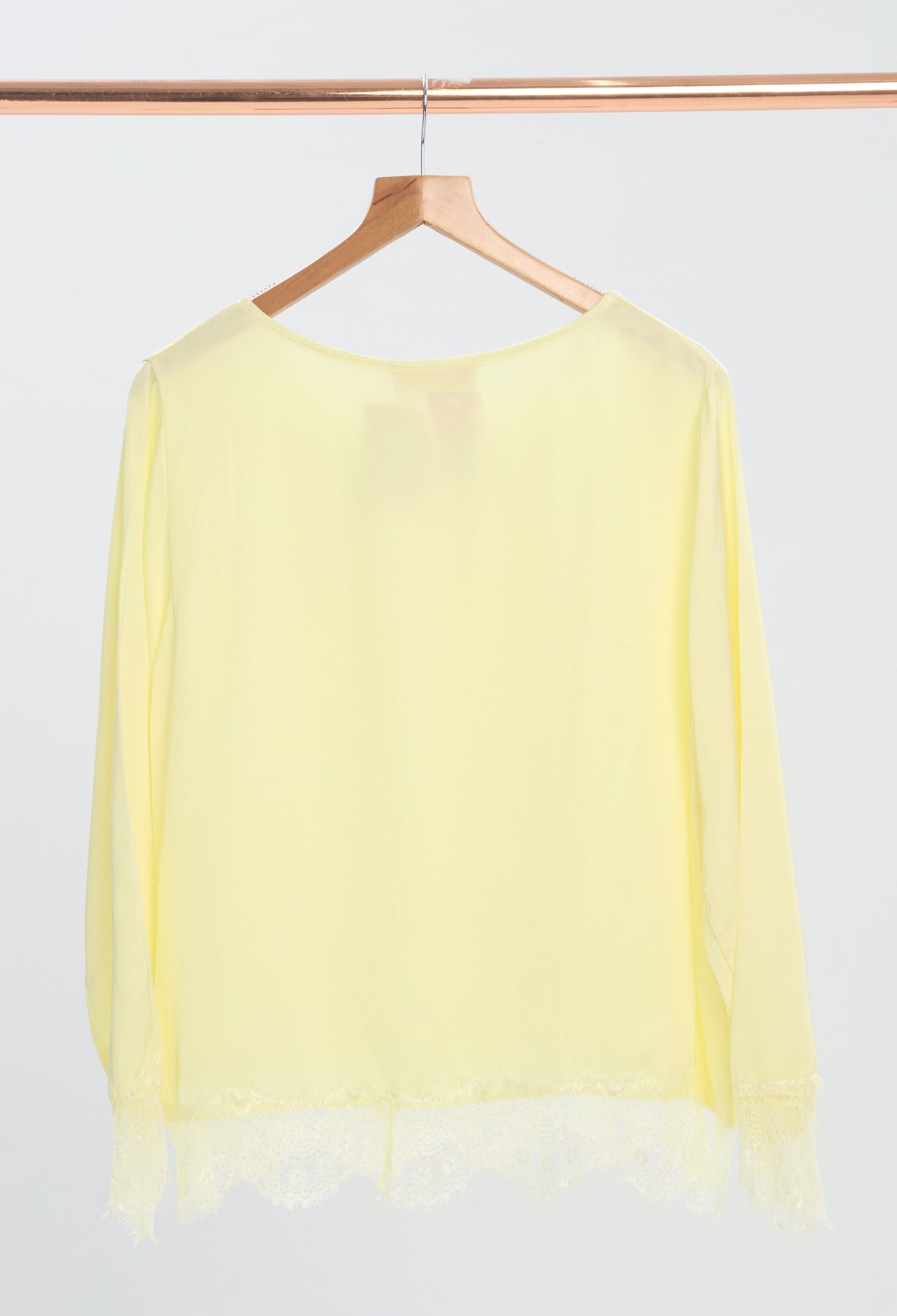 Blusa Satinada con Encaje Amarillos