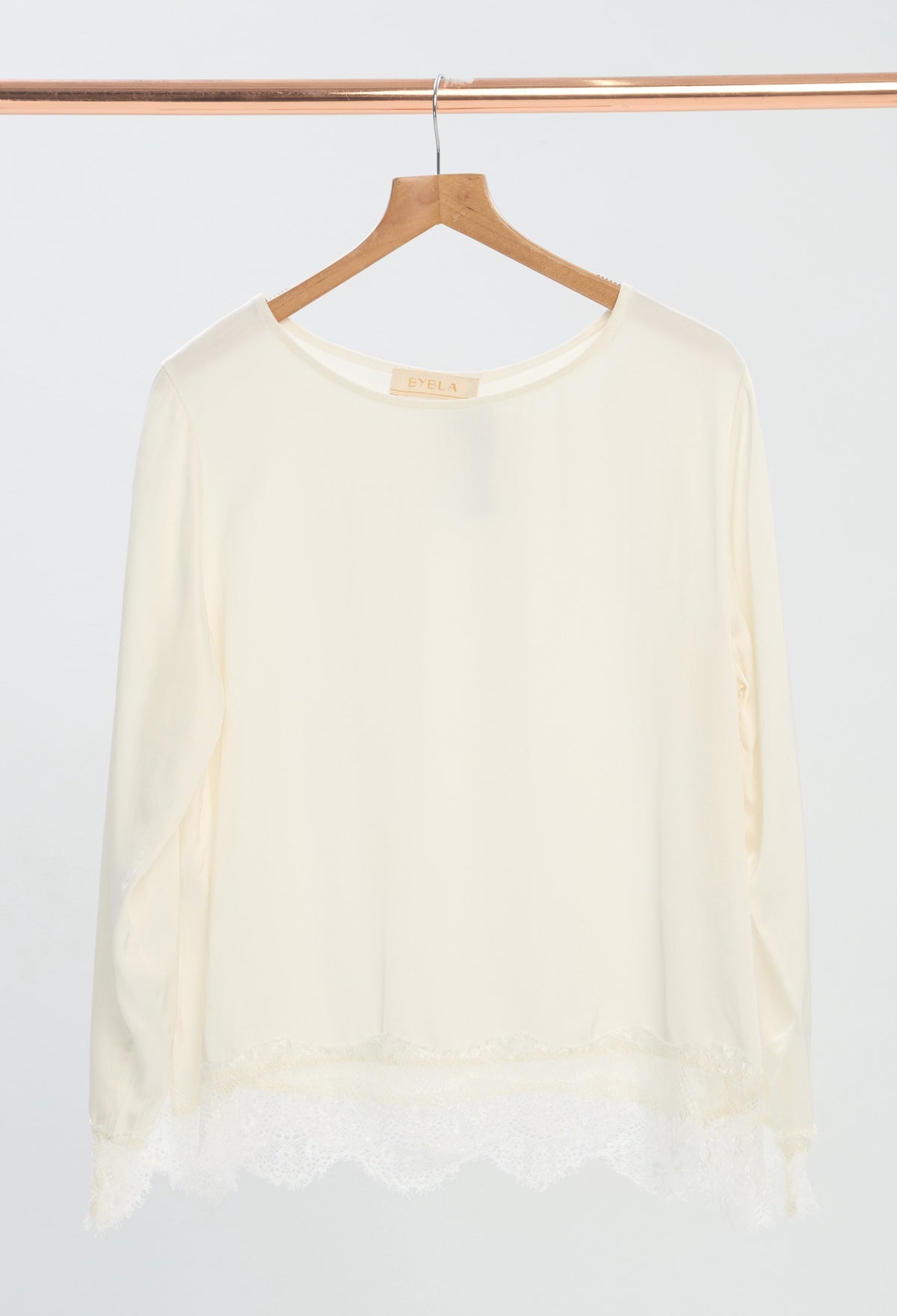Blusa Satinada con Encaje Beiges