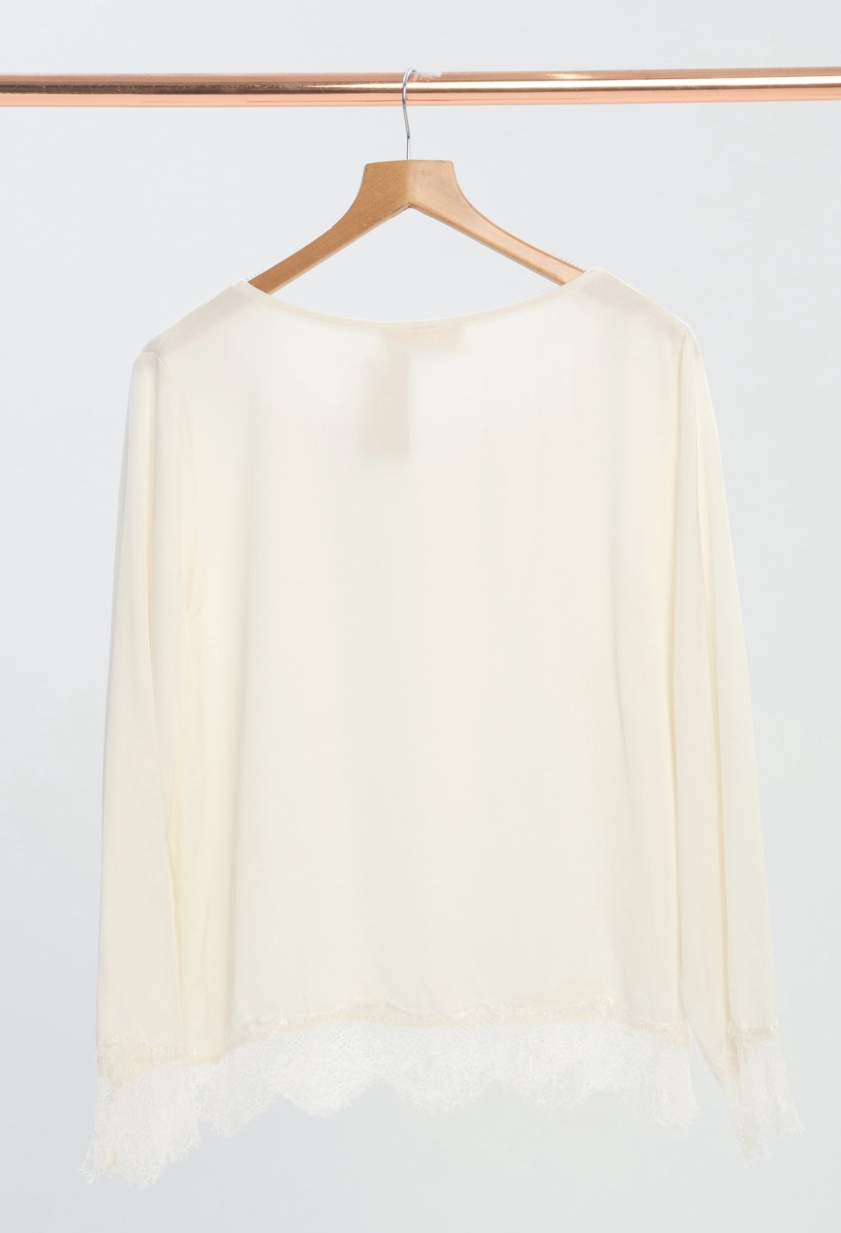 Blusa Satinada con Encaje Beiges