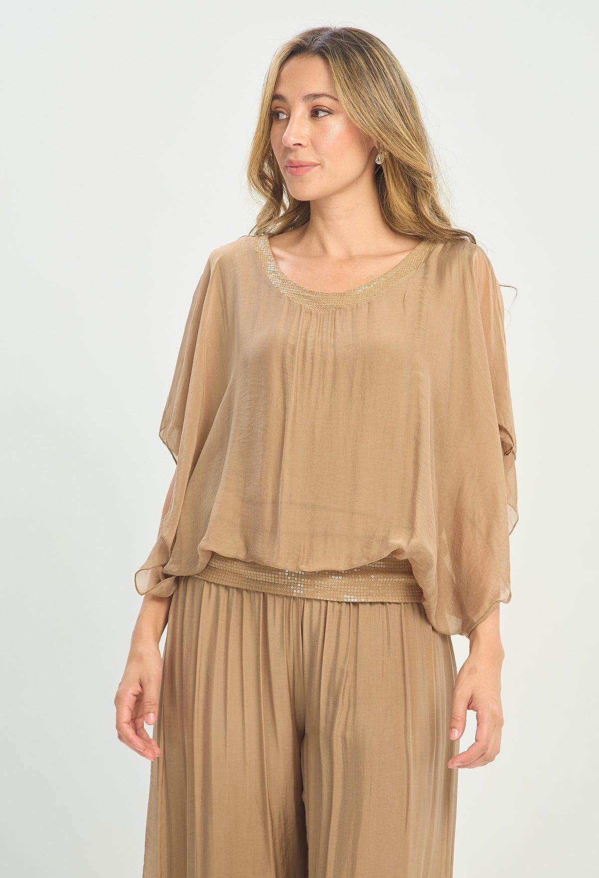 Blusa Seda Cuello de Lentejuelas camel BYBLA