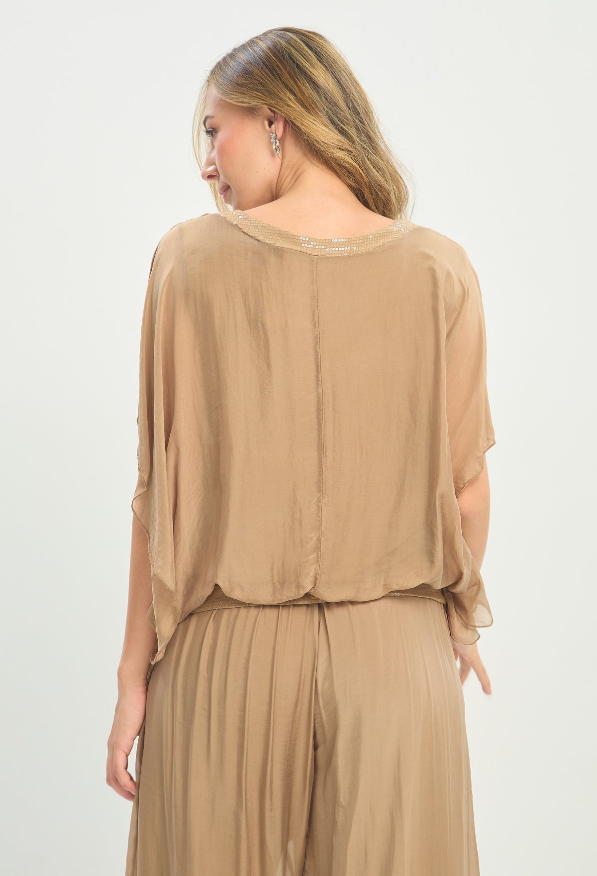 Blusa Seda Cuello de Lentejuelas camel BYBLA