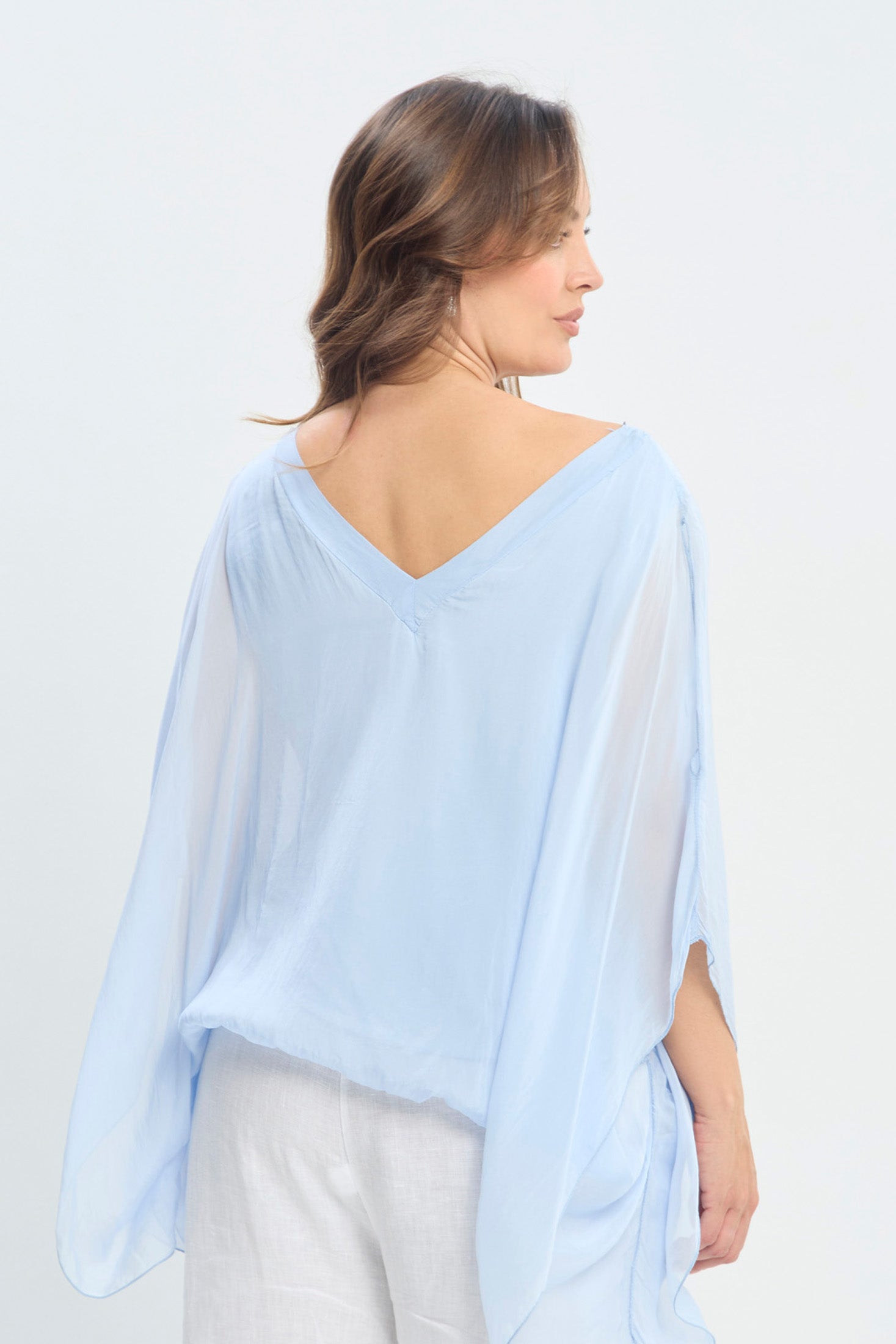 Blusa en Seda con Hombros Descubiertos NEW vista 6 - BYBLA Colombia