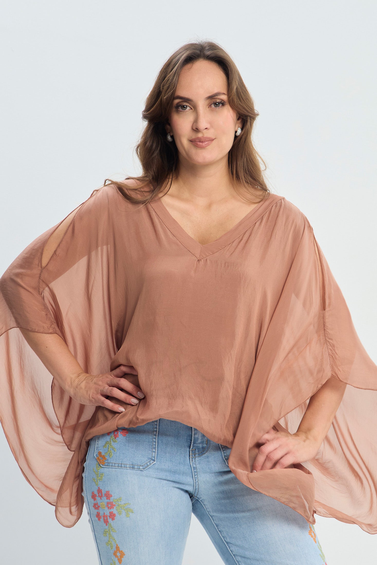 Blusa en Seda con Hombros Descubiertos NEW vista 3 - BYBLA Colombia