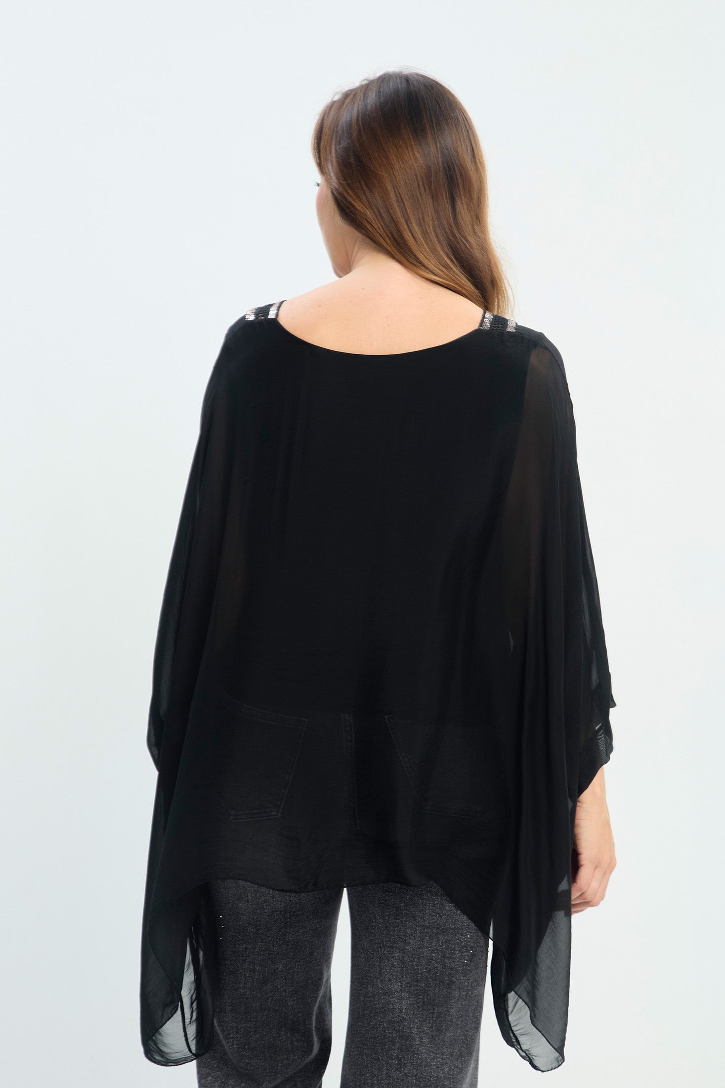 Blusa en Seda con Detalles de Lentejuelas NEW