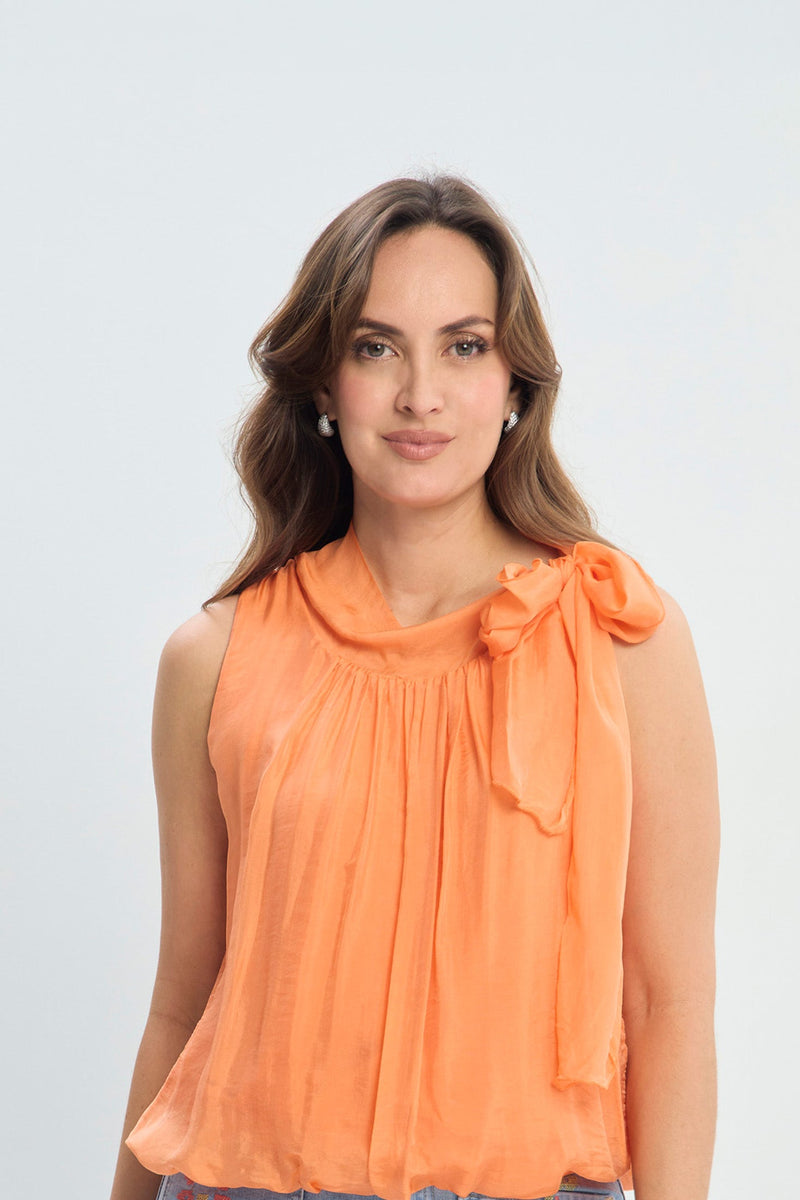 Blusa en Seda Moño y Fajón NEW vista 2 - BYBLA Colombia