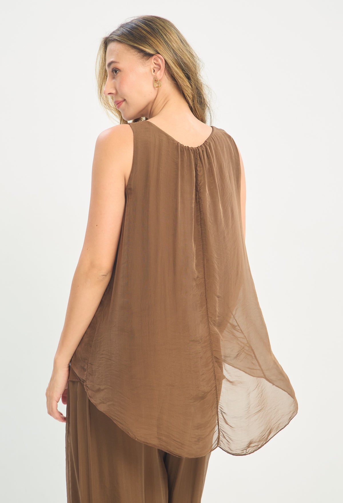 Blusa Seda Manga Sisa Lentejuelas en el Ruedo café chocolate BYBLA
