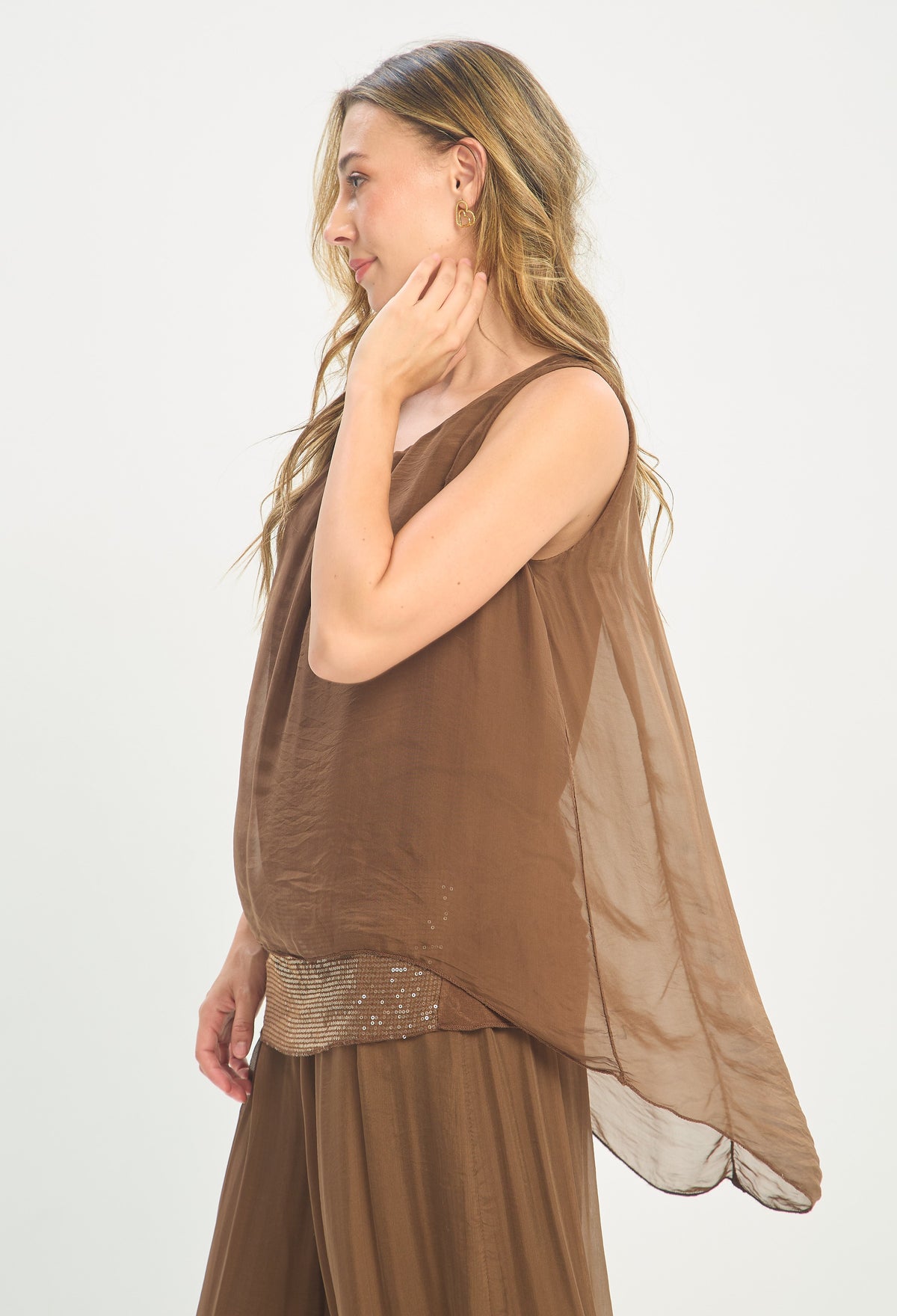 Blusa Seda Manga Sisa Lentejuelas en el Ruedo café chocolate BYBLA