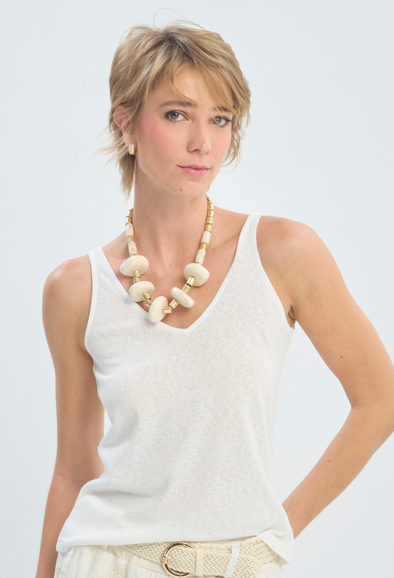 Blusa sin mangas blanca de cuello en V BYBLA