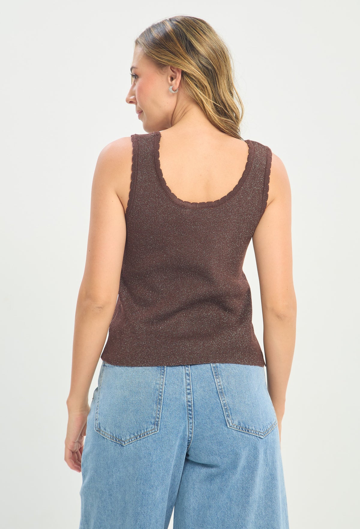 Blusa Tejida Manga Sisa Borde Ondulado café con brillo BYBLA