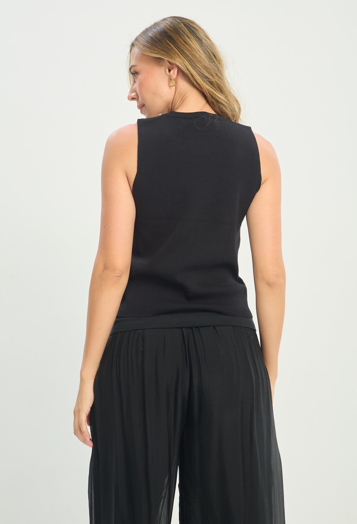 Blusa Tejida Manga Sisa Cuello con Perlas Negra BYBLA - vista 2