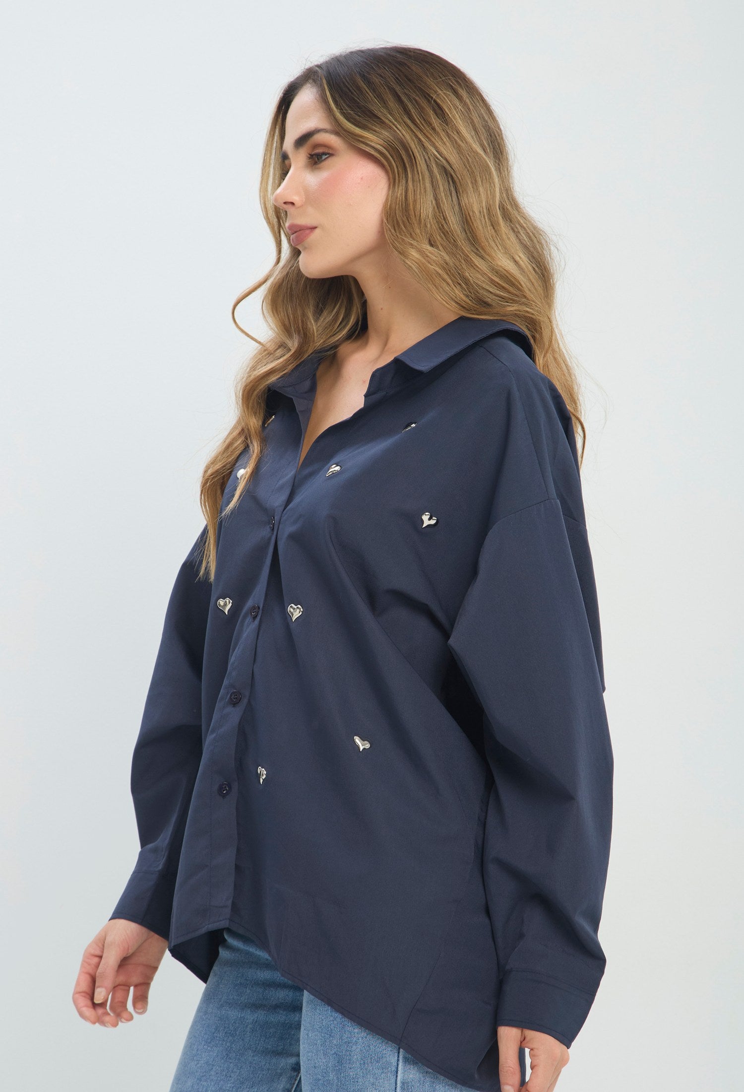 Camisa Oversize Bordados azul BYBLA Colombia - vista 3