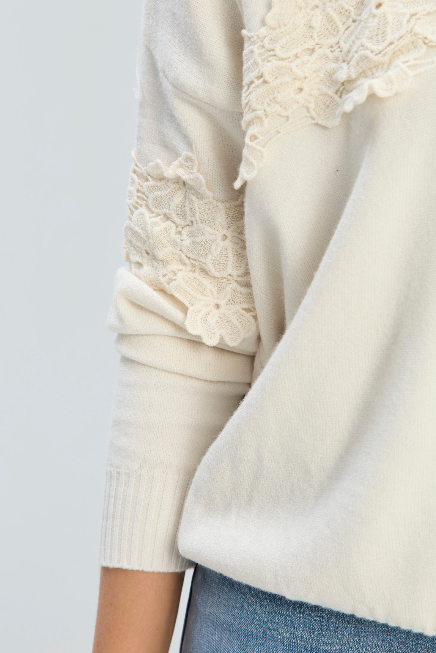 Buzo con Apliques de Flores en Guipiur NEW