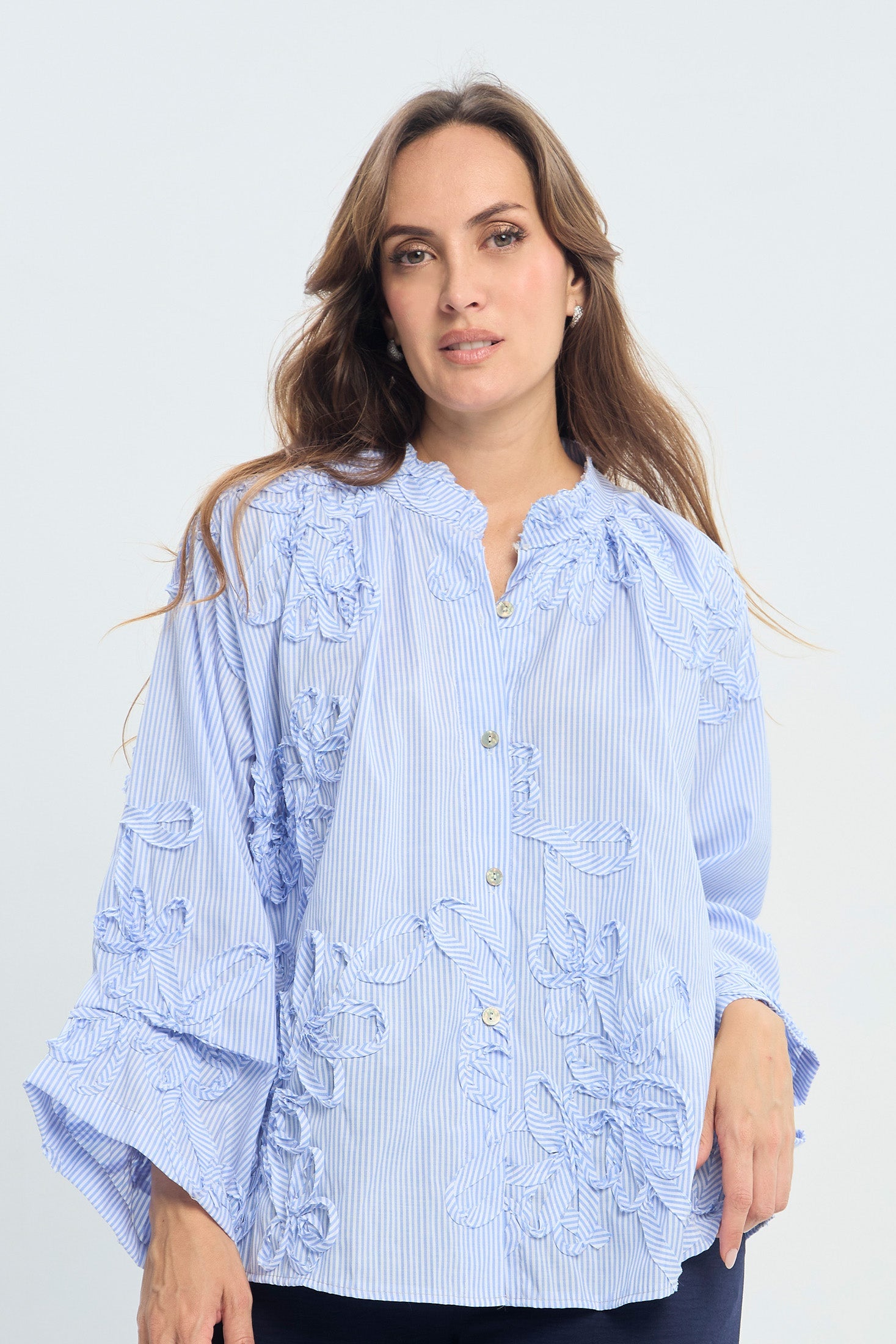 Camisa a Rayas con Flores en Relieve NEW
