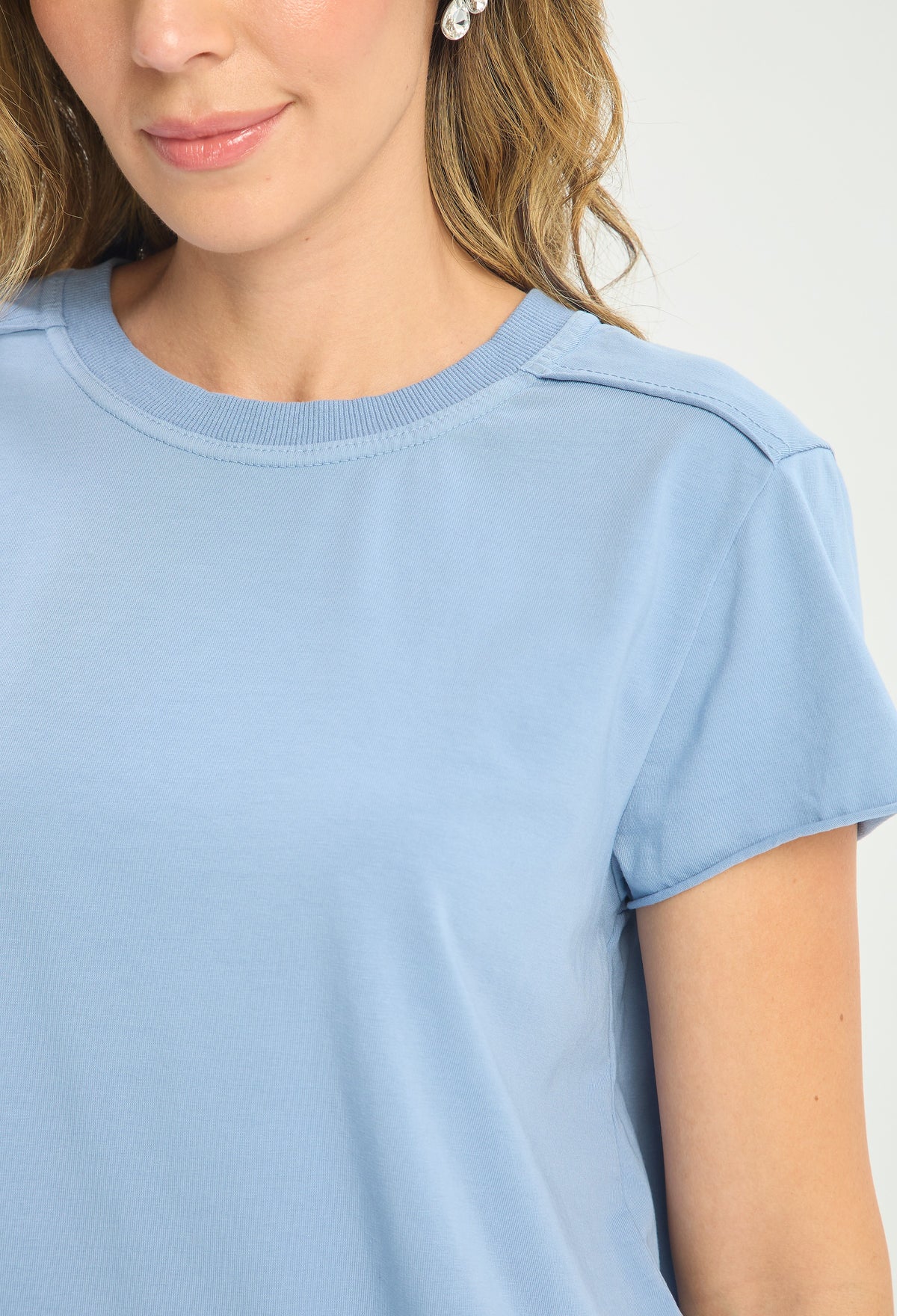 Camiseta Algodón Cuello Redondo Azul Cielo BYBLA - vista 4