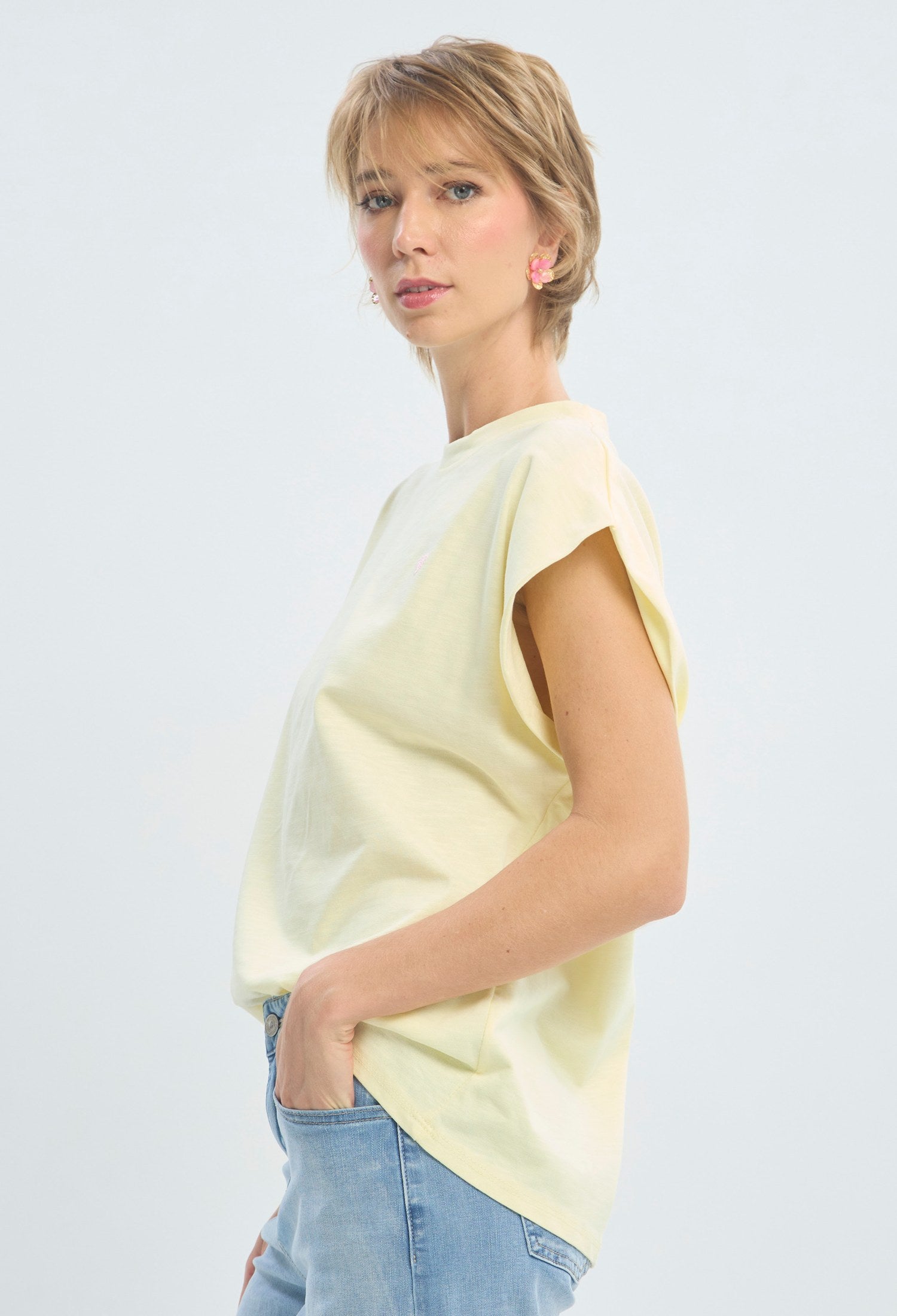 Camiseta amarilla con corazón bordado BYBLA - vista 2
