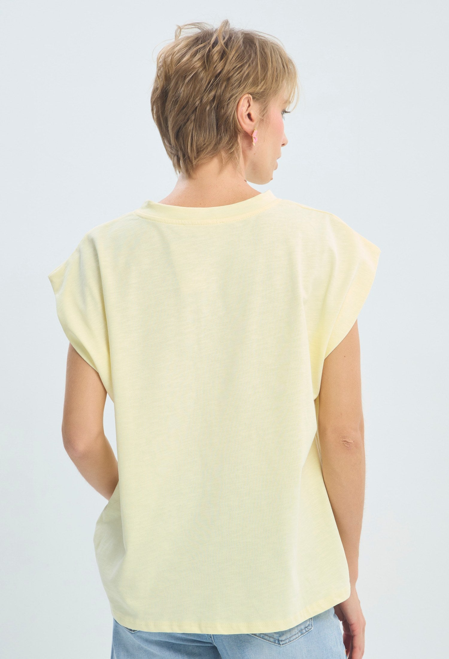 Camiseta amarilla con corazón bordado BYBLA - vista 3