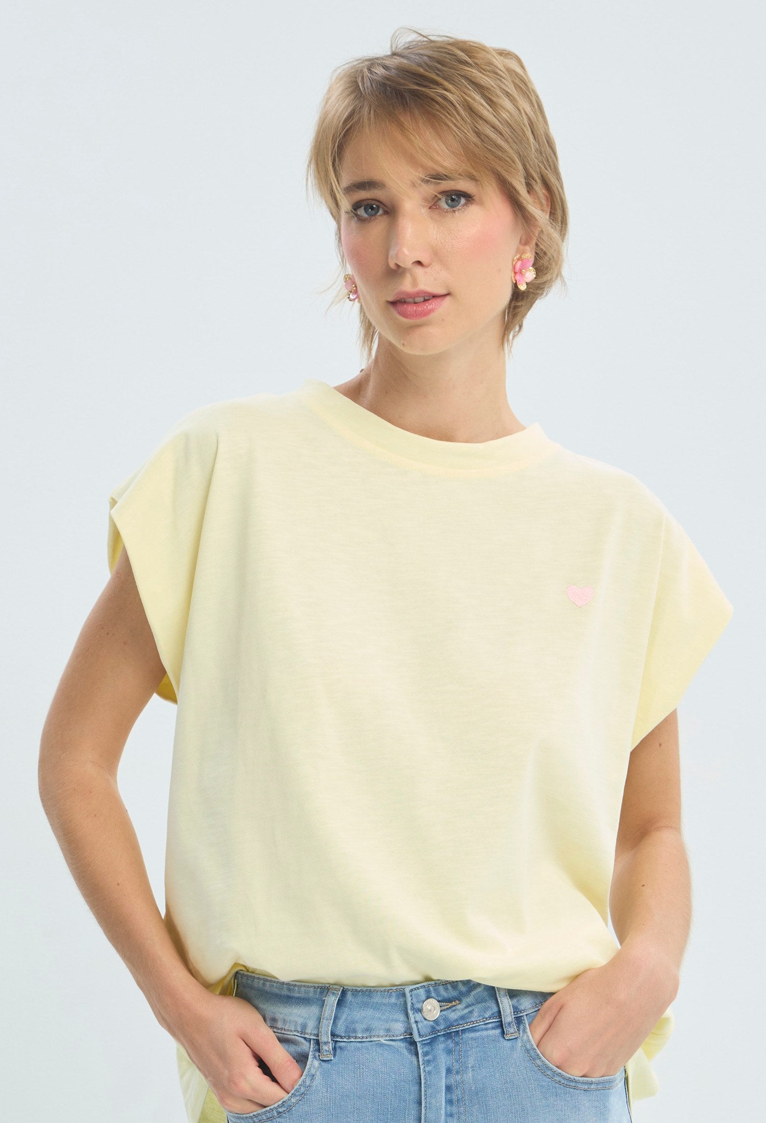 Camiseta amarilla con corazón bordado BYBLA - vista 5