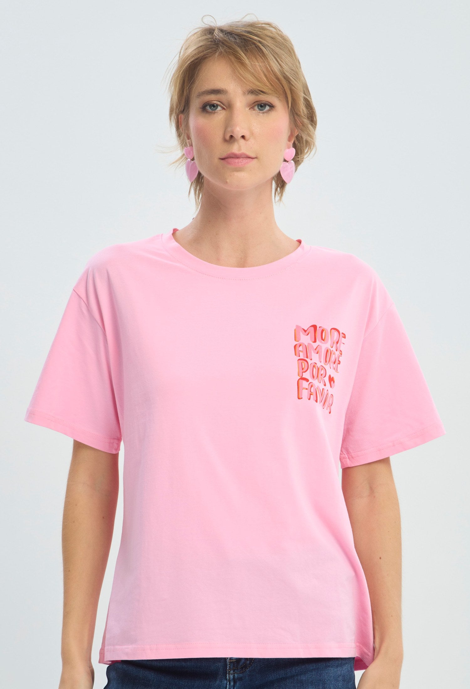 Camiseta rosa con mensaje More Amore Por Favor BYBLA
