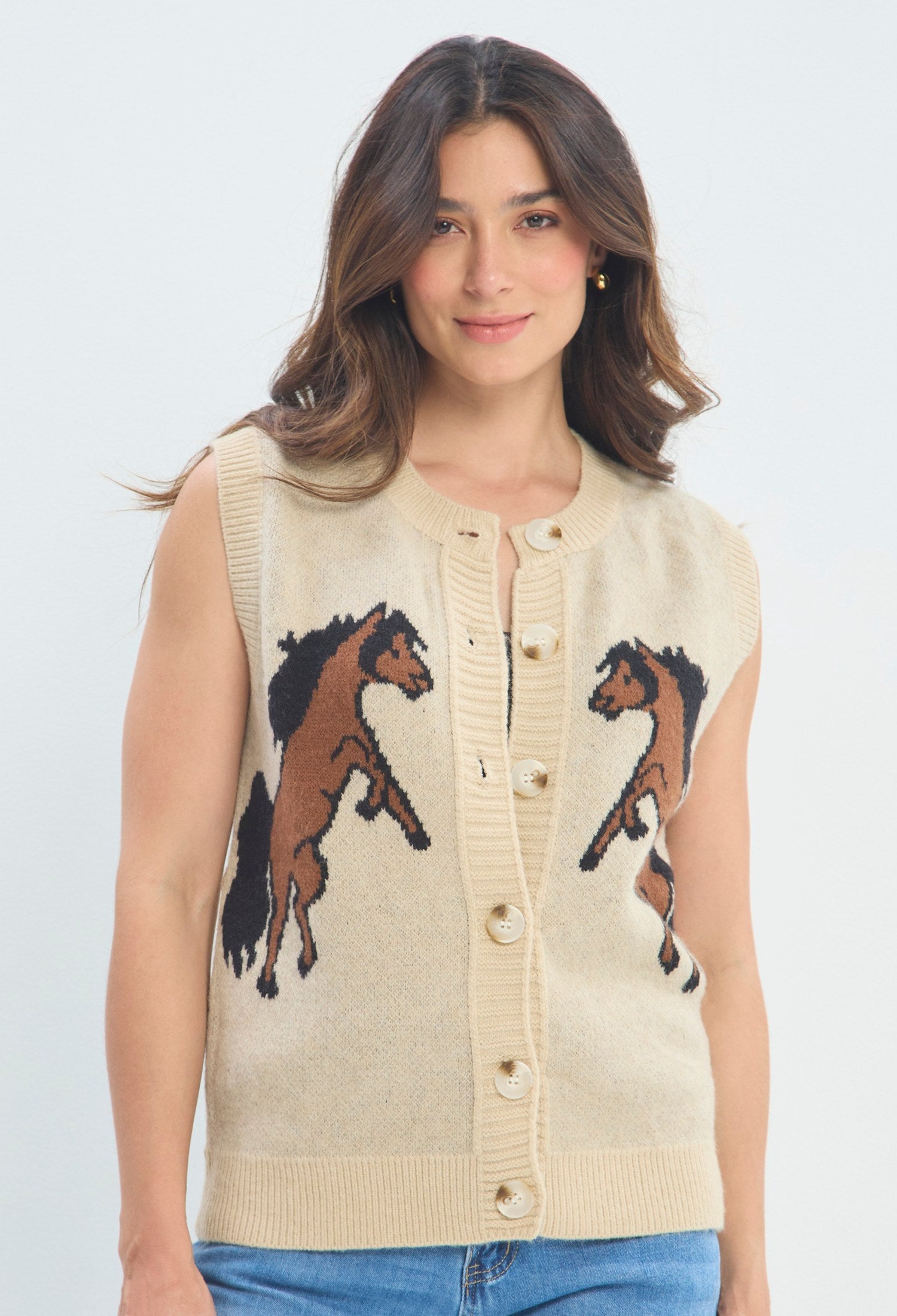 Chaleco Jacquard Caballos beige arena BYBLA