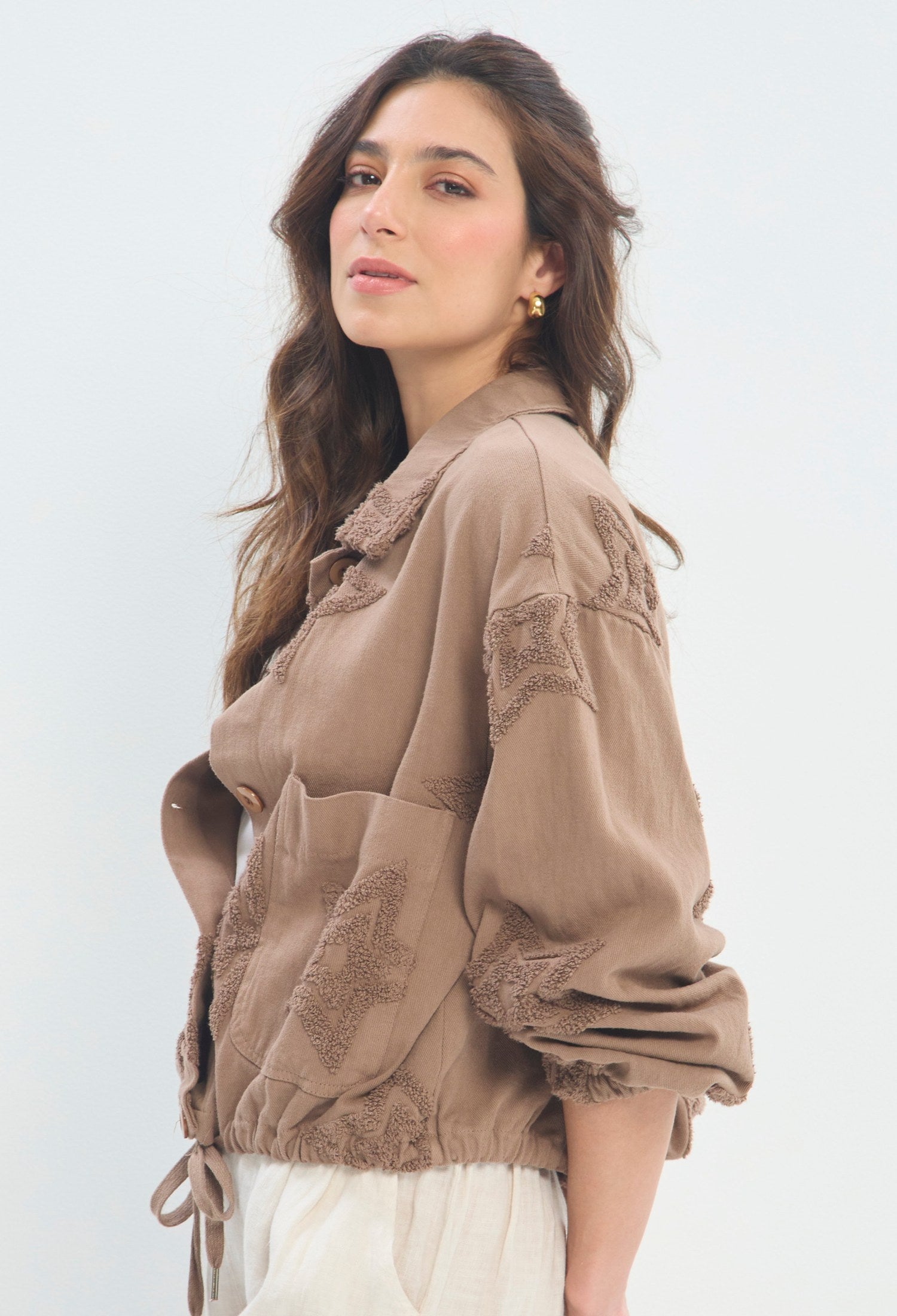 Chaqueta Bordada Estrellas marrón topo BYBLA - vista 4