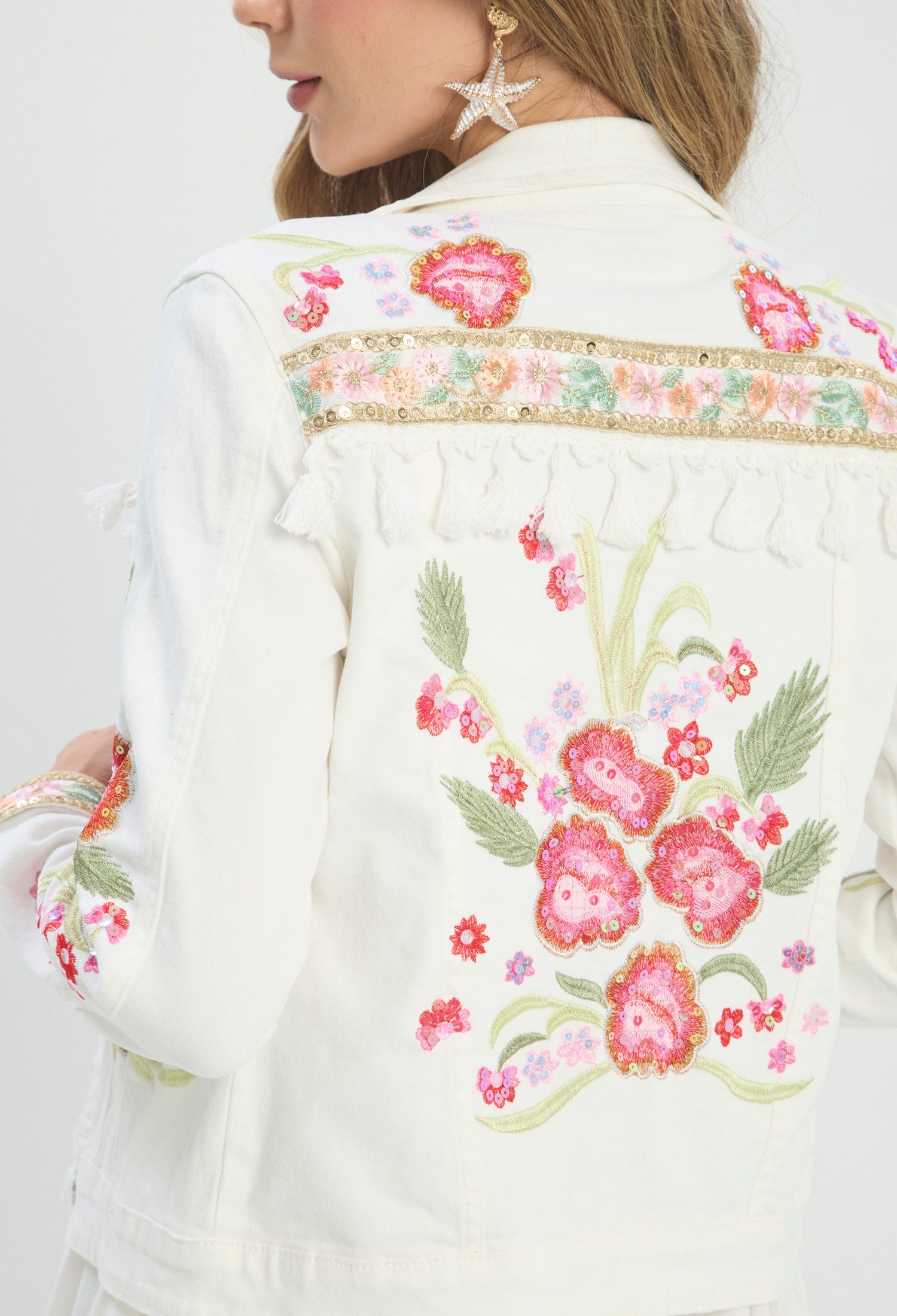 Chaqueta corta beige con bordado floral rosa y verde, manga larga y botones - vista 5