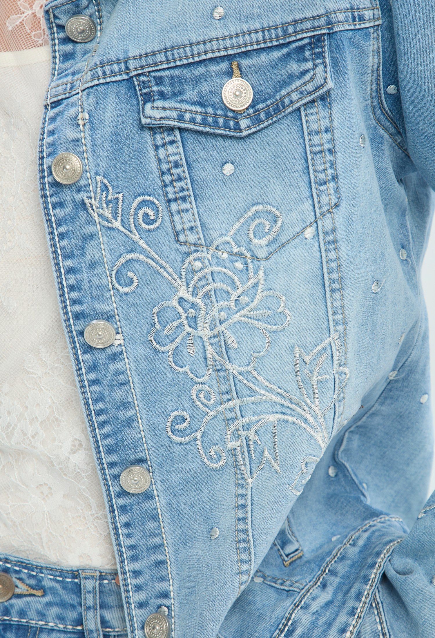 Chaqueta denim azul claro con bordado floral y cristales BYBLA - vista 5