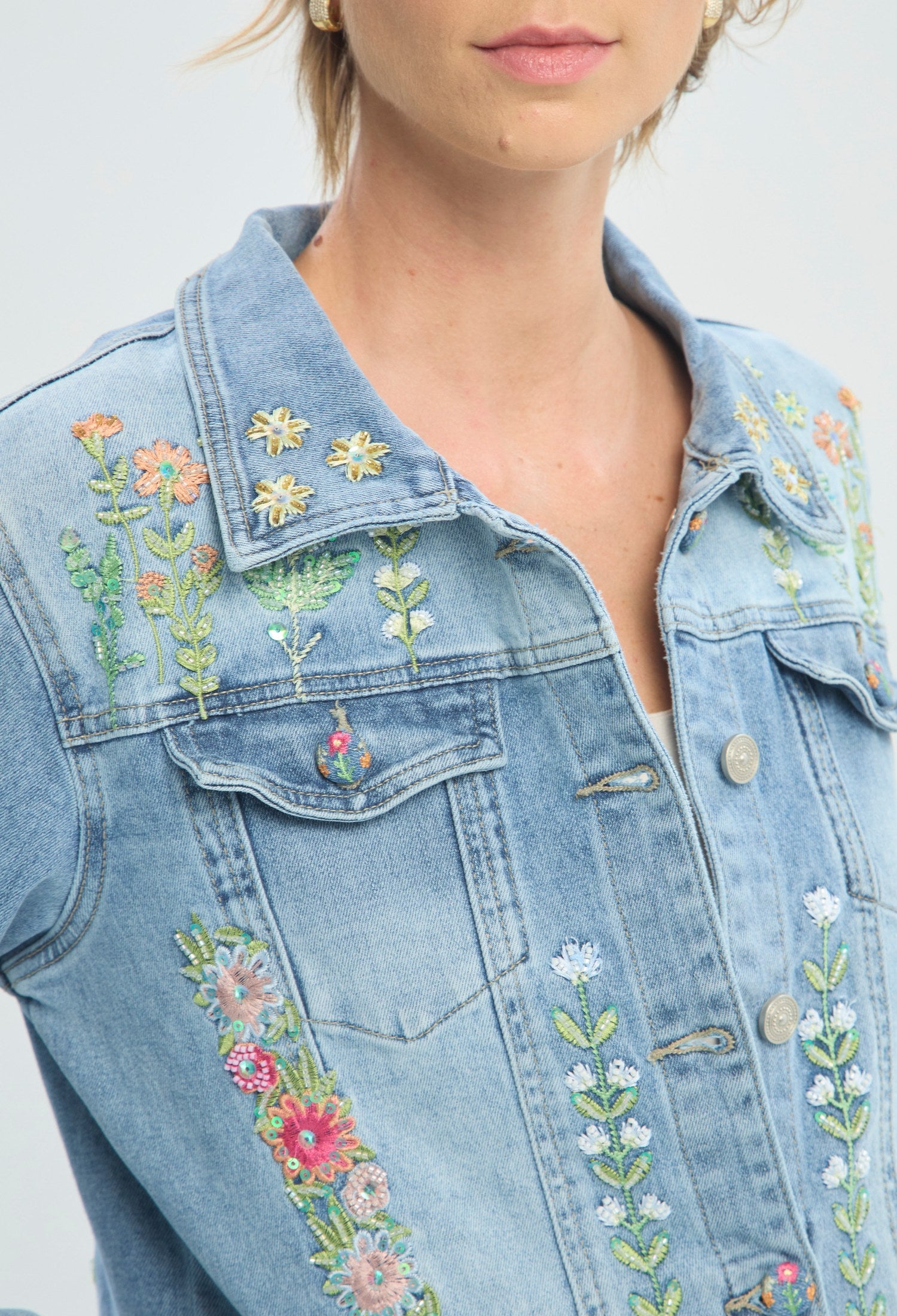 Chaqueta denim azul con flores bordadas multicolor BYBLA - vista 4