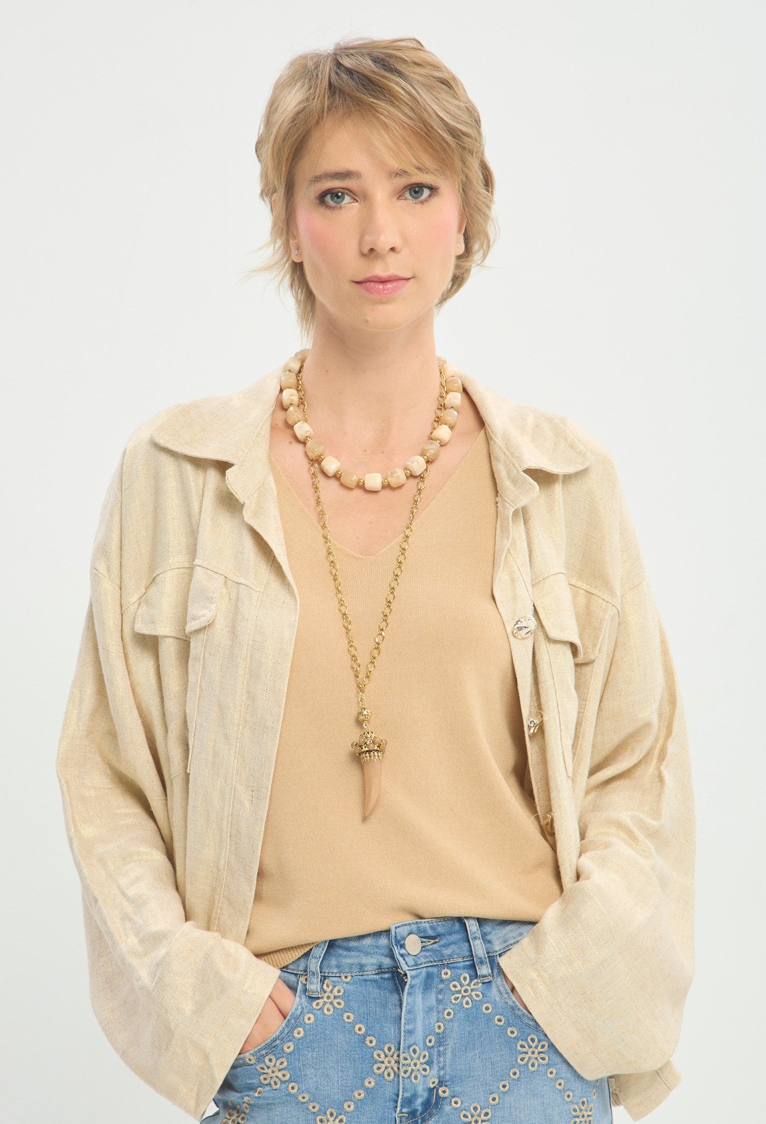 Chaqueta de lino dorado con brillo sutil BYBLA