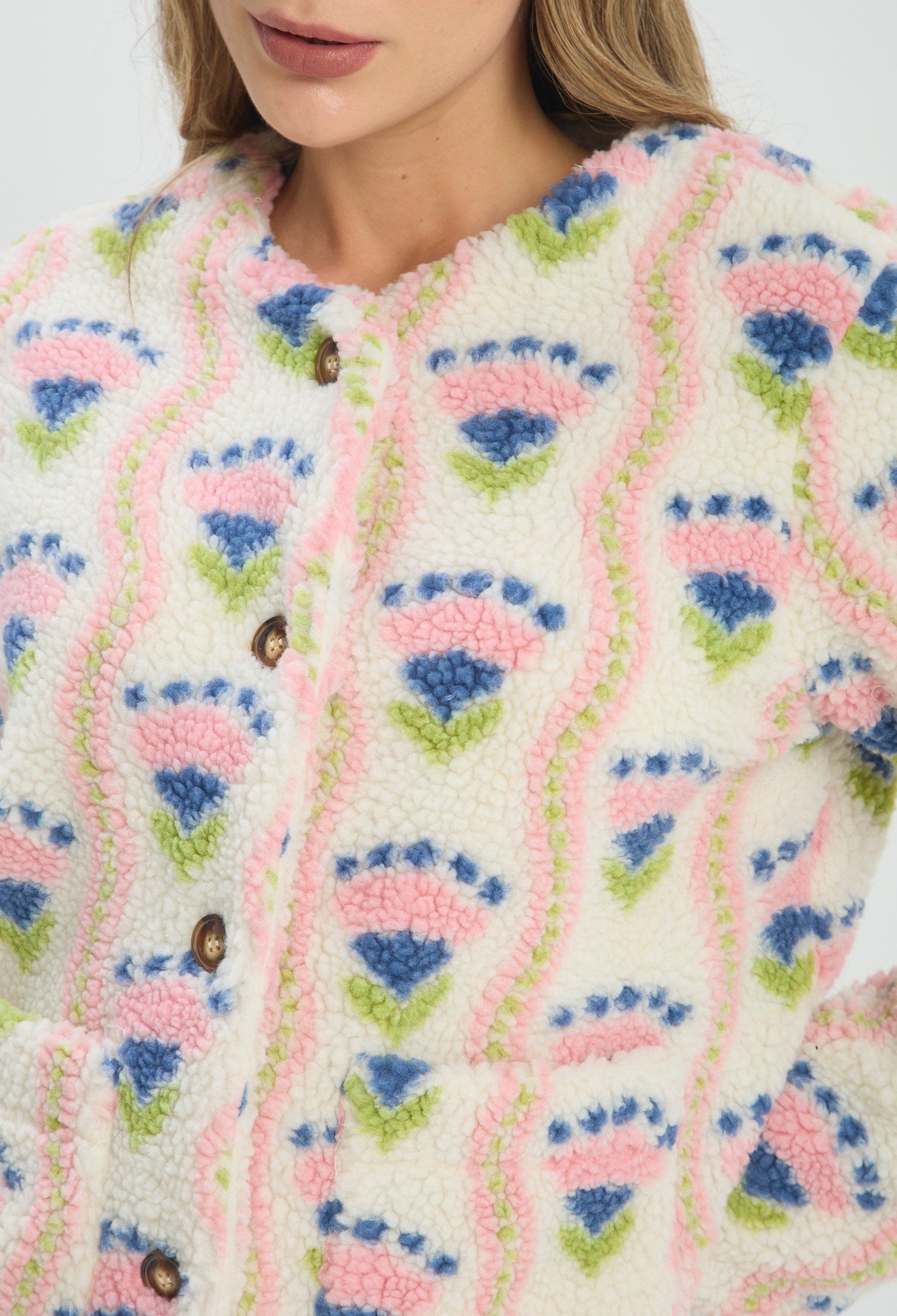 Chaqueta corta multicolor en tejido afelpado con flores rosadas y azules - vista 4