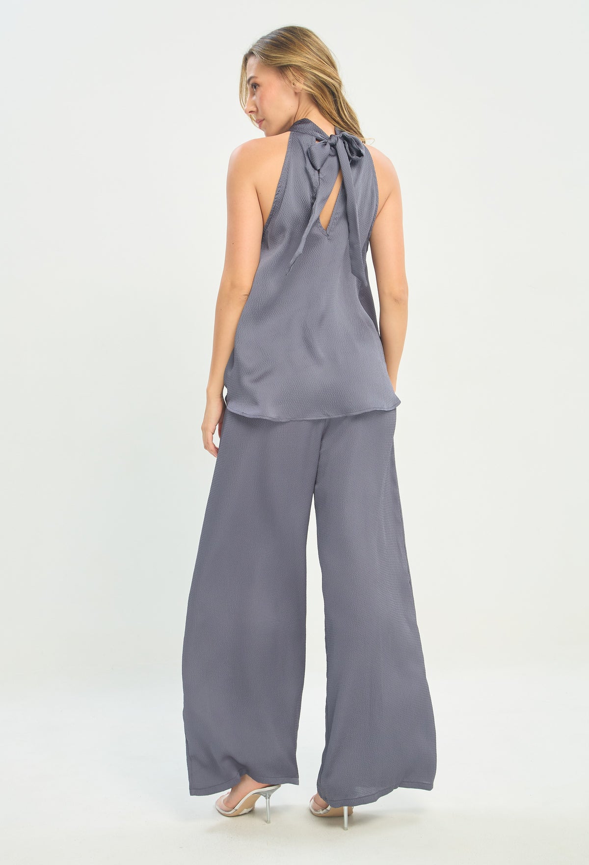 Conjunto Blusa Halter y Pantalón Ancho Gris BYBLA - vista 5