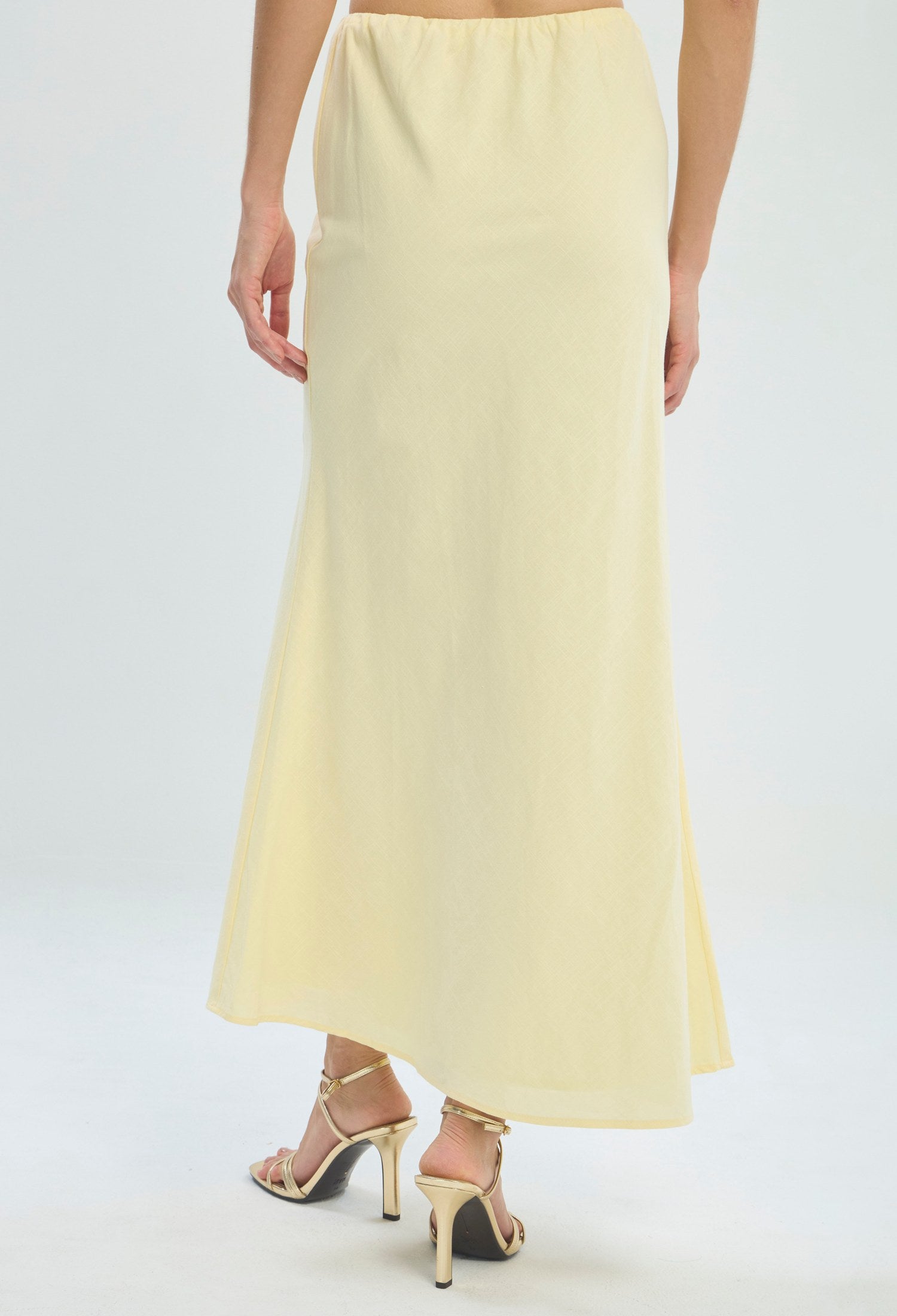 Conjunto de blusa con hombro descubierto y falda larga amarillo pastel - vista 7