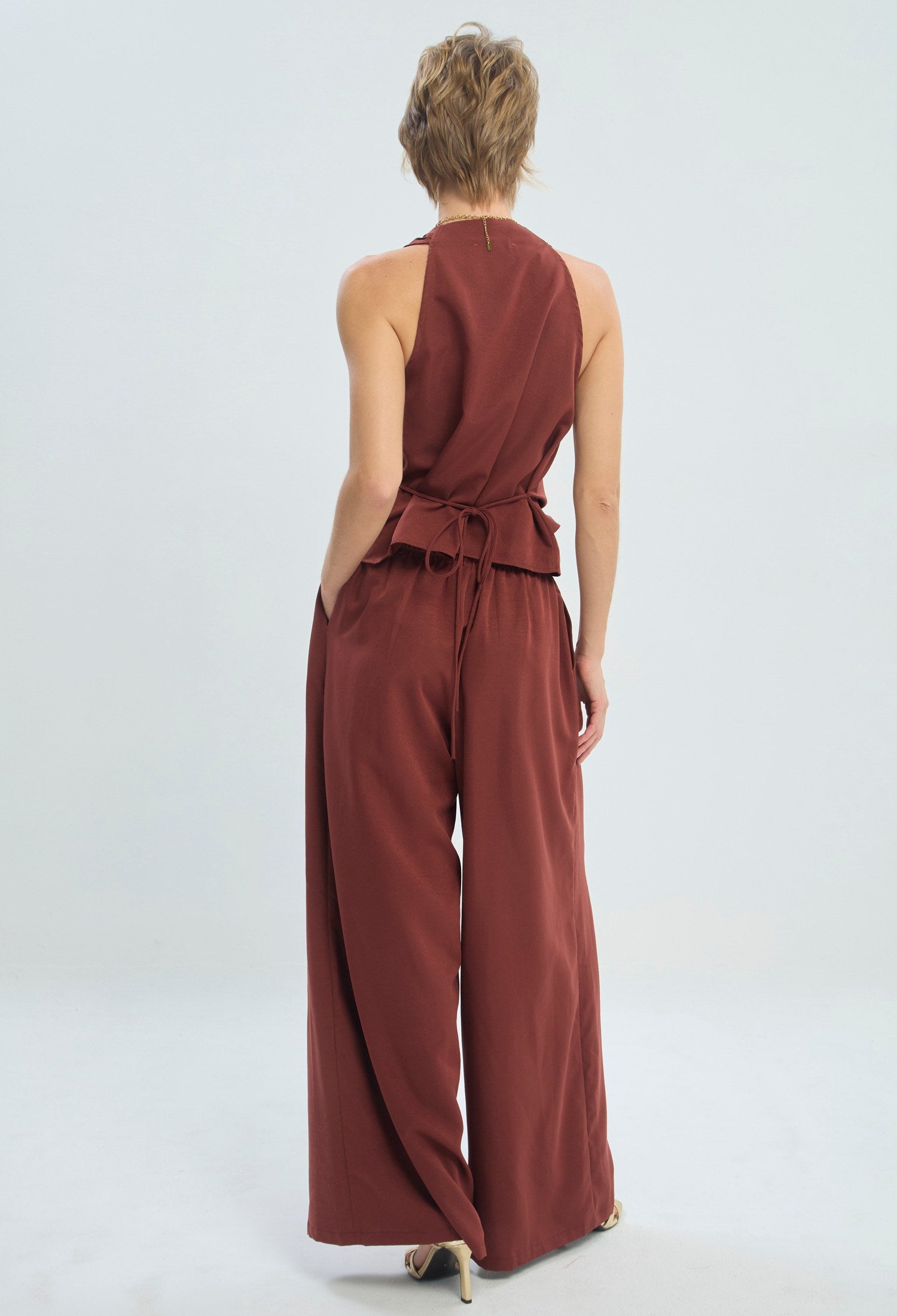 Conjunto vinotinto de blusa cruzada y pantalón palazzo BYBLA - vista 3