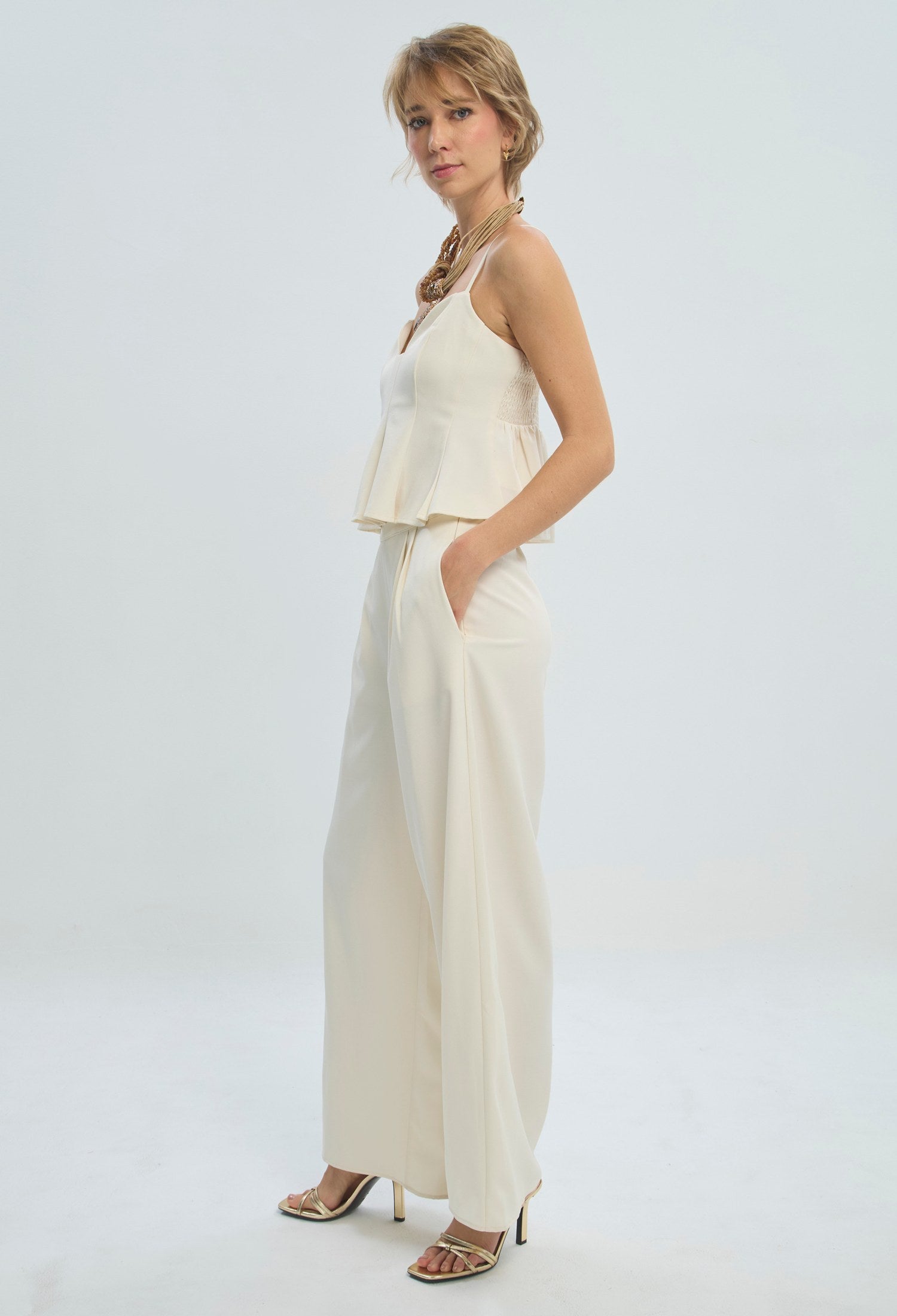 Conjunto crudo de blusa peplum con escote corazón y pantalón palazzo BYBLA - vista 4