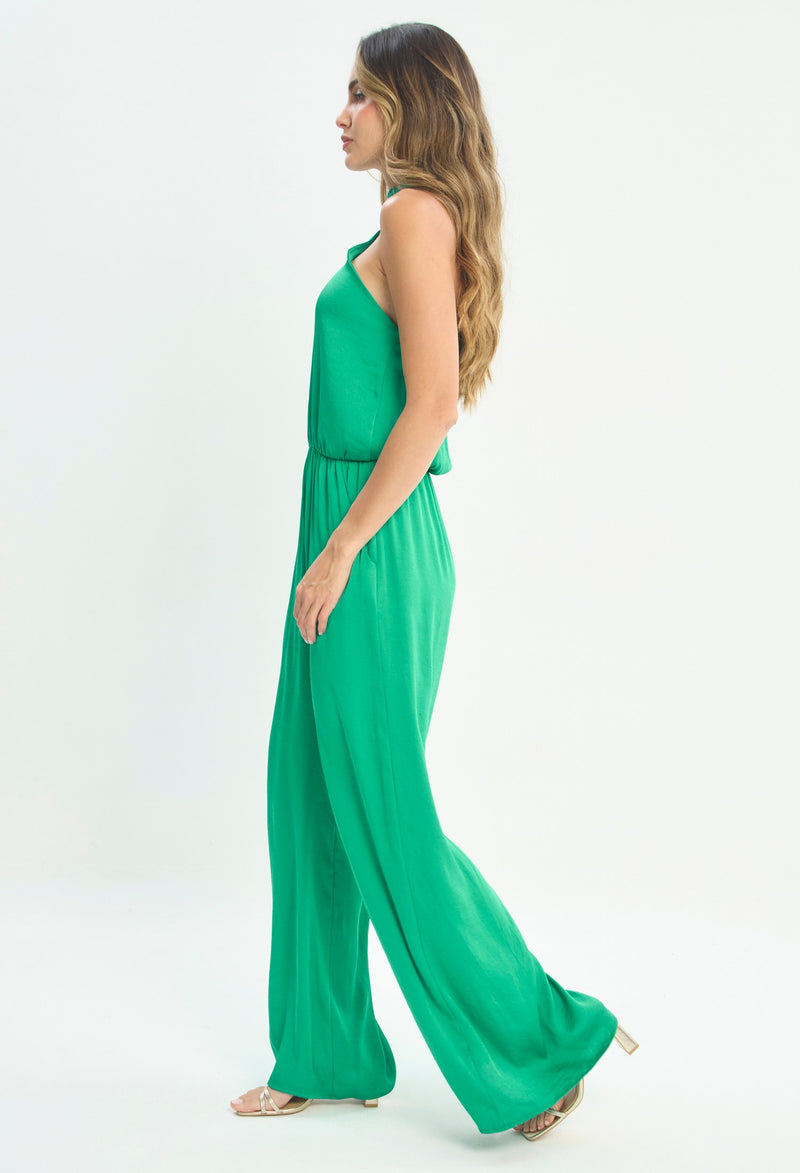 Mujer luciendo enterizo verde BYBLA - Halter Pierna Ancha - vista 2
