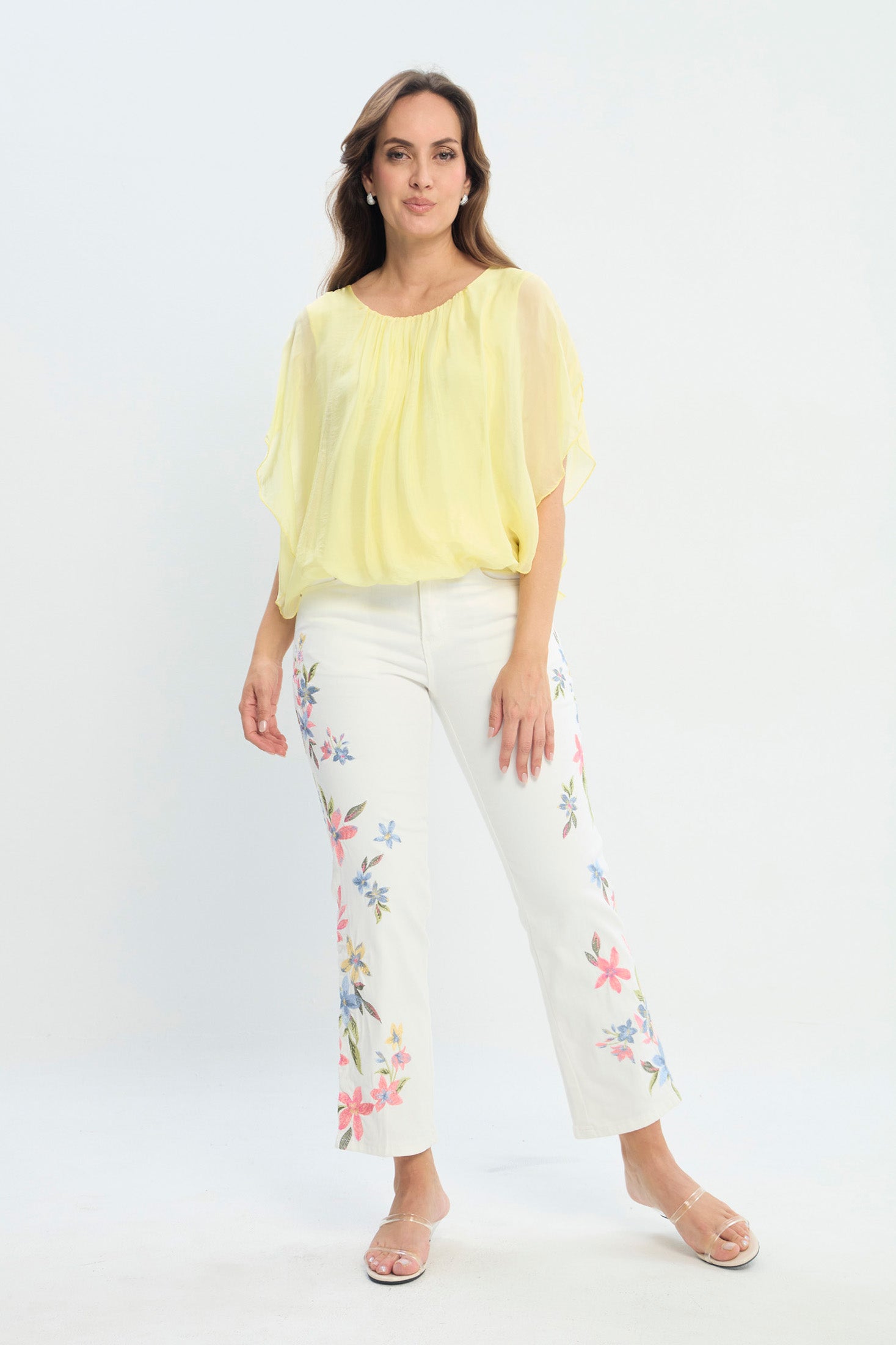 Jean Blanco con Bordados Florales Laterales NEW