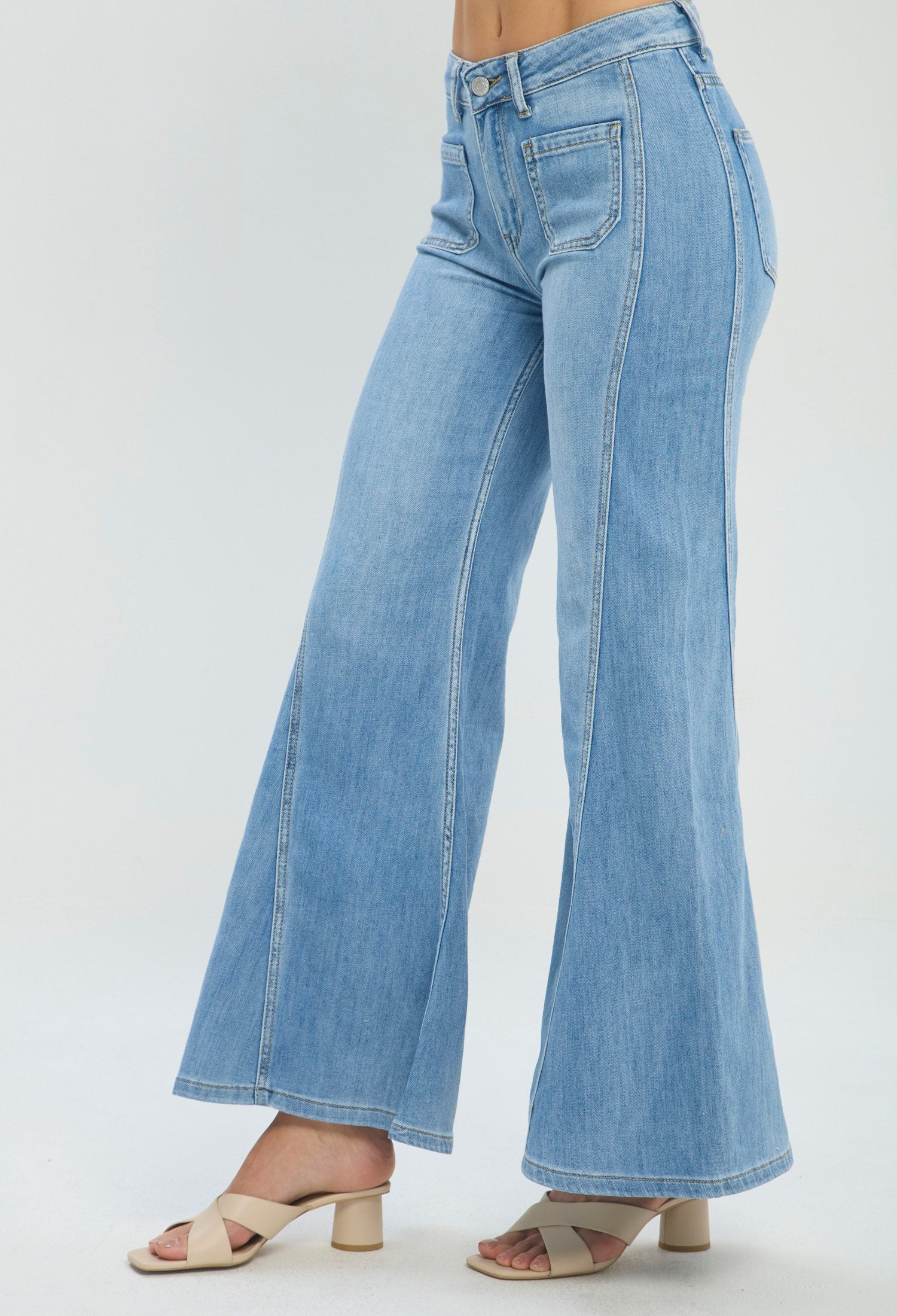 Jean flare azul medio tiro alto BYBLA - vista 3