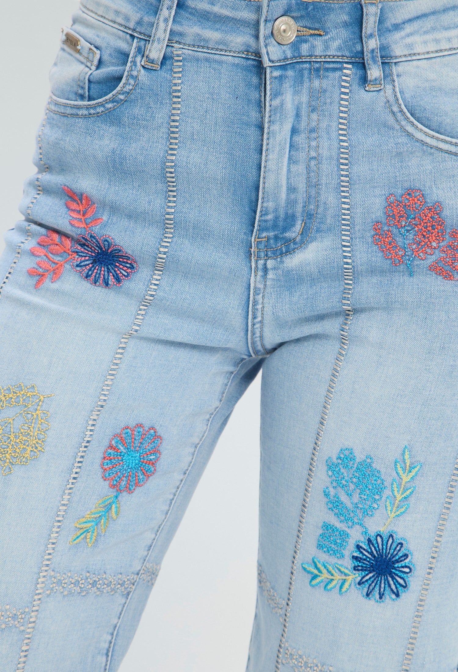 Jean recto azul claro bordado floral multicolor BYBLA - vista 5