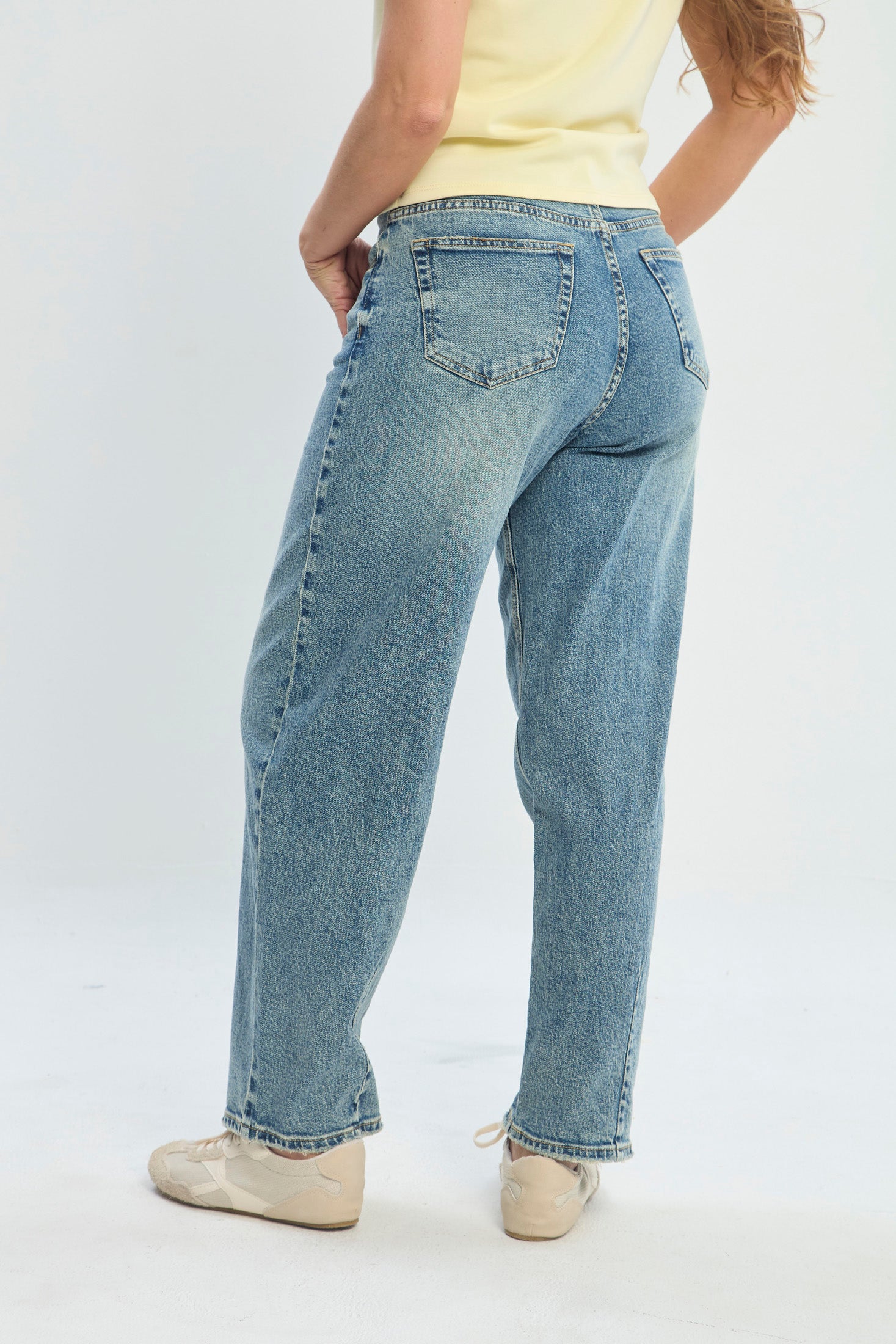 Jean Tipo Barrel NEW vista 3 - BYBLA Colombia