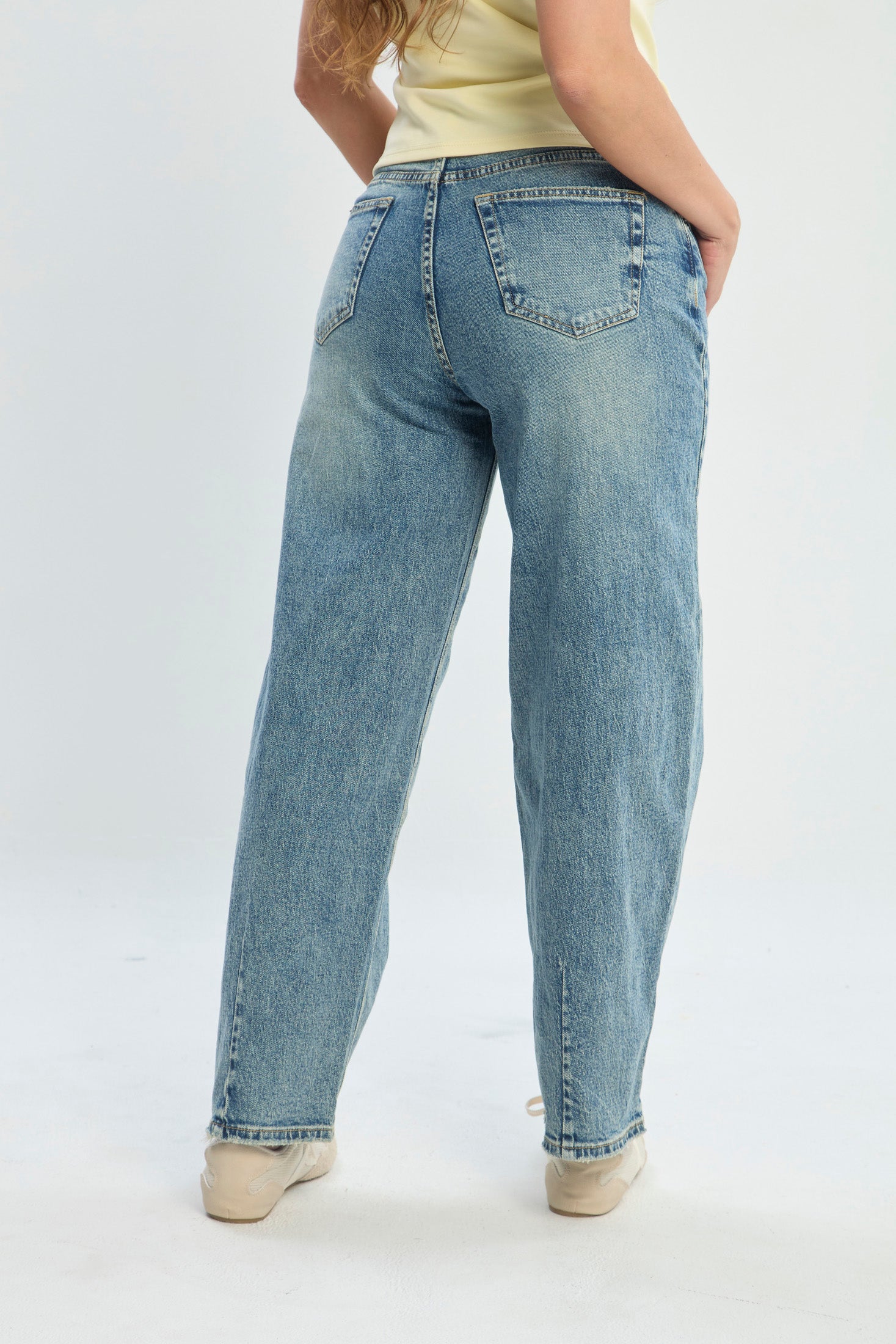 Jean Tipo Barrel NEW vista 4 - BYBLA Colombia