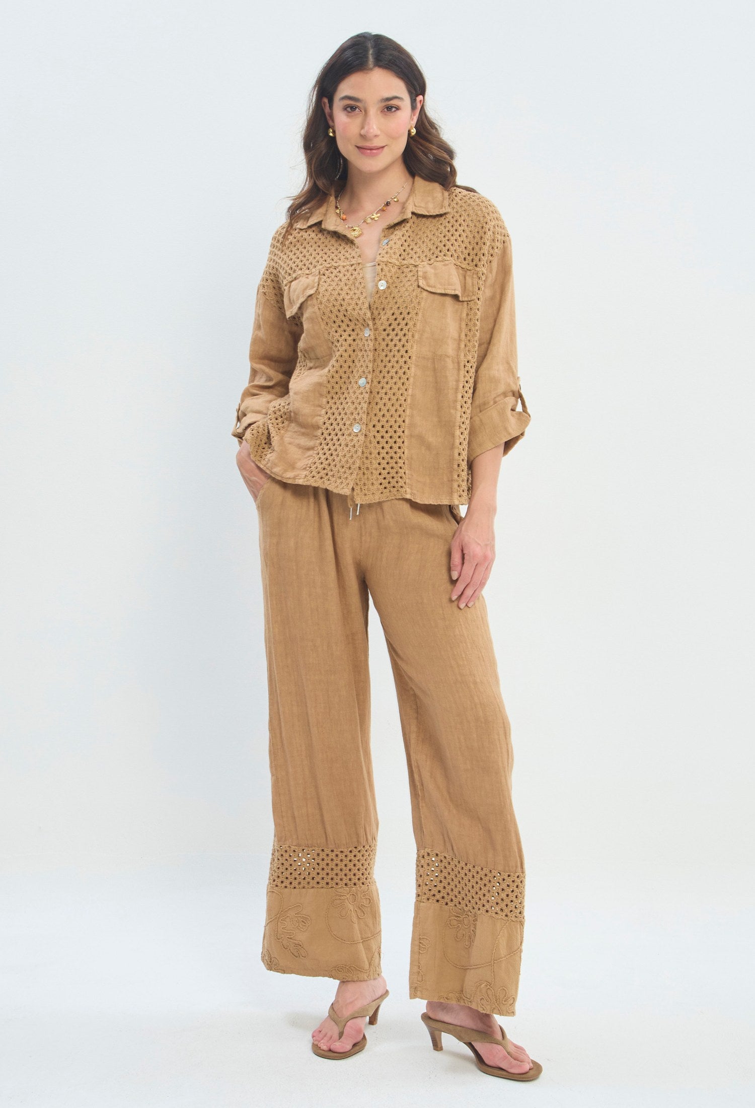 Pantalón Ancho Lino Calado camel BYBLA