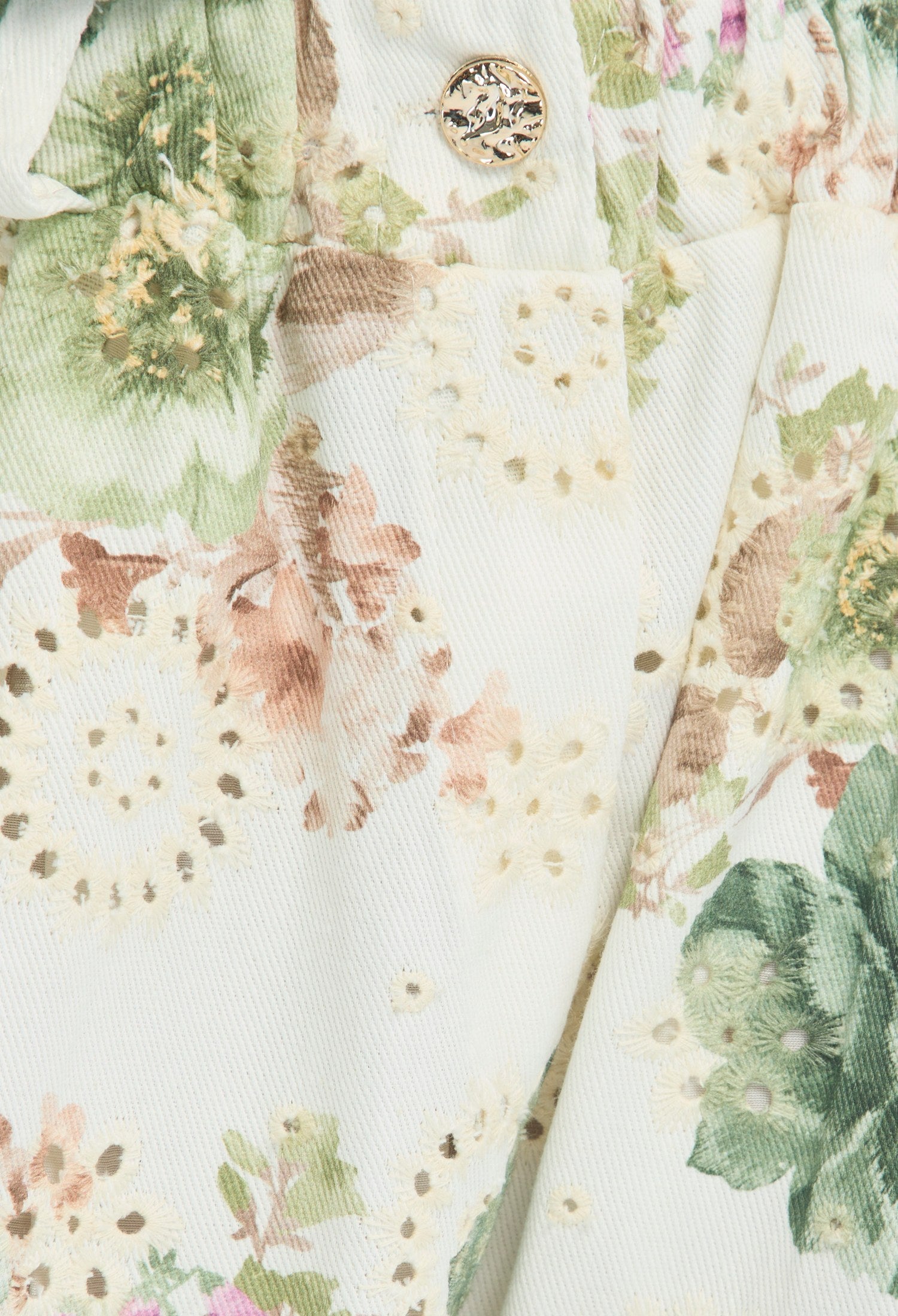 Pantalón floral con ojaletes bordados sobre fondo blanco - vista 7