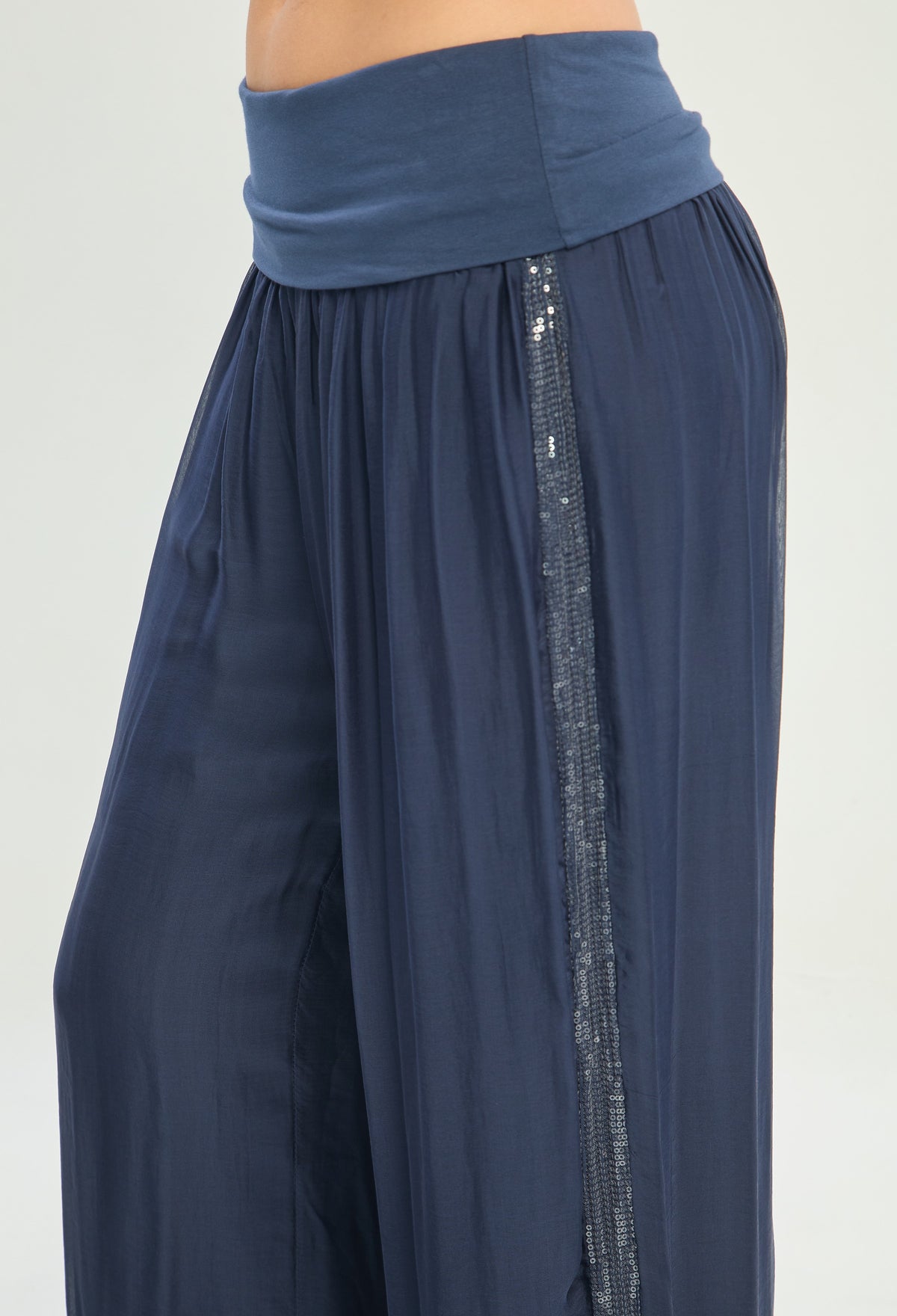 Pantalón Seda Franja de Lentejuelas azul noche BYBLA