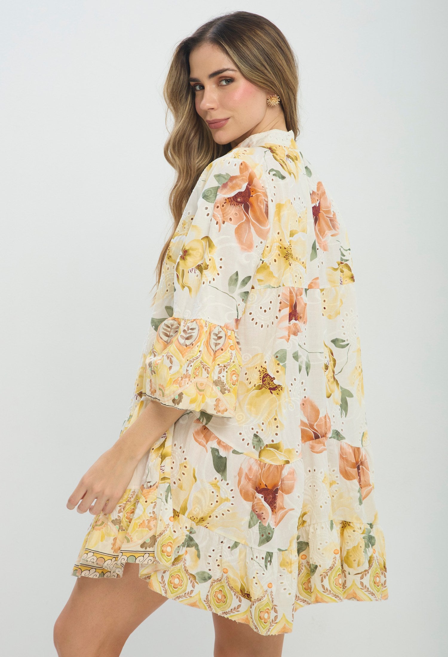 Vestido corto beige con estampado floral amarillo - vista 3