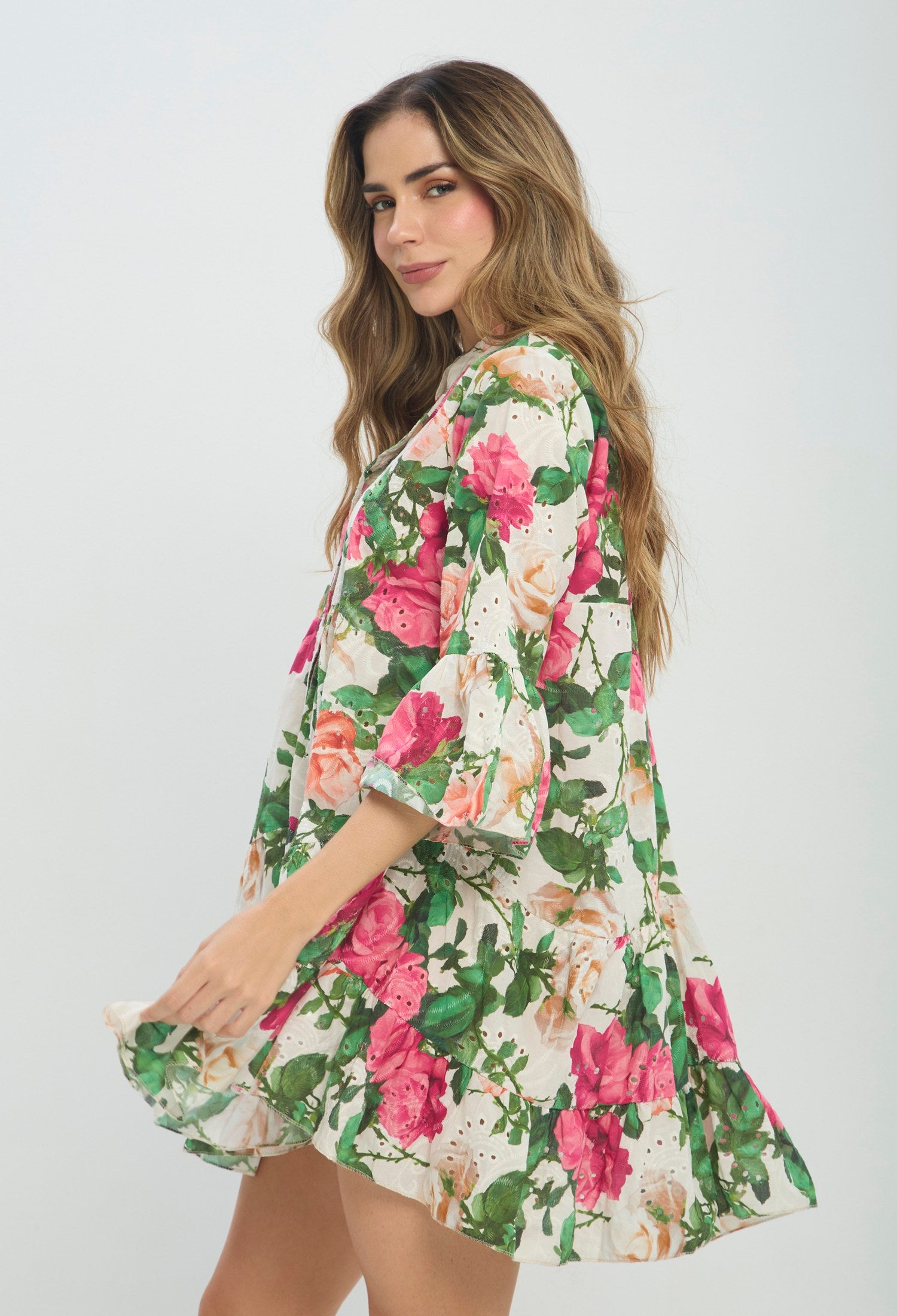 Vestido corto multicolor con estampado de rosas y manga abullonada - vista 2