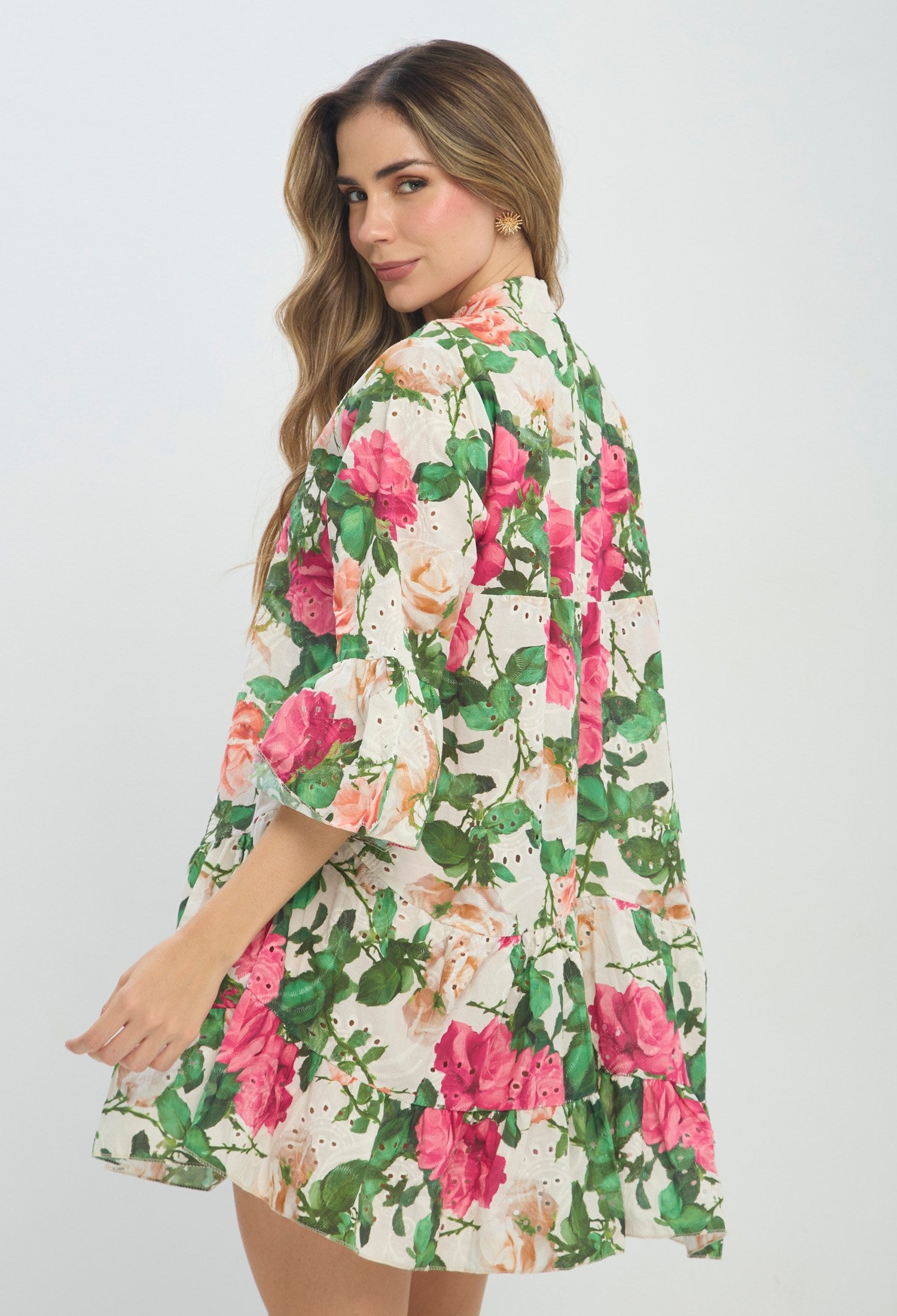 Vestido corto multicolor con estampado de rosas y manga abullonada - vista 3