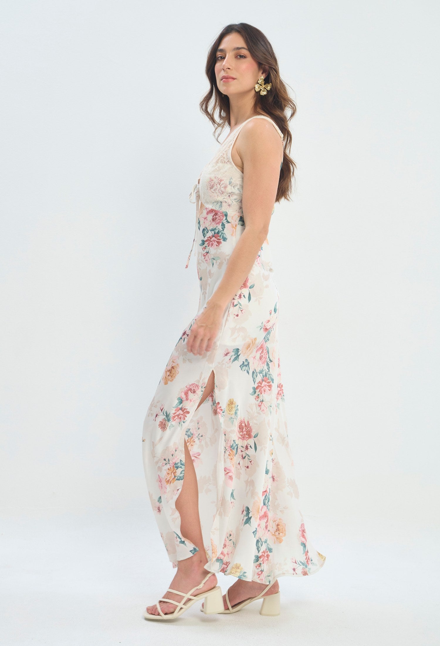 Vestido Largo Floral con Encaje crema floral rosado sale BYBLA