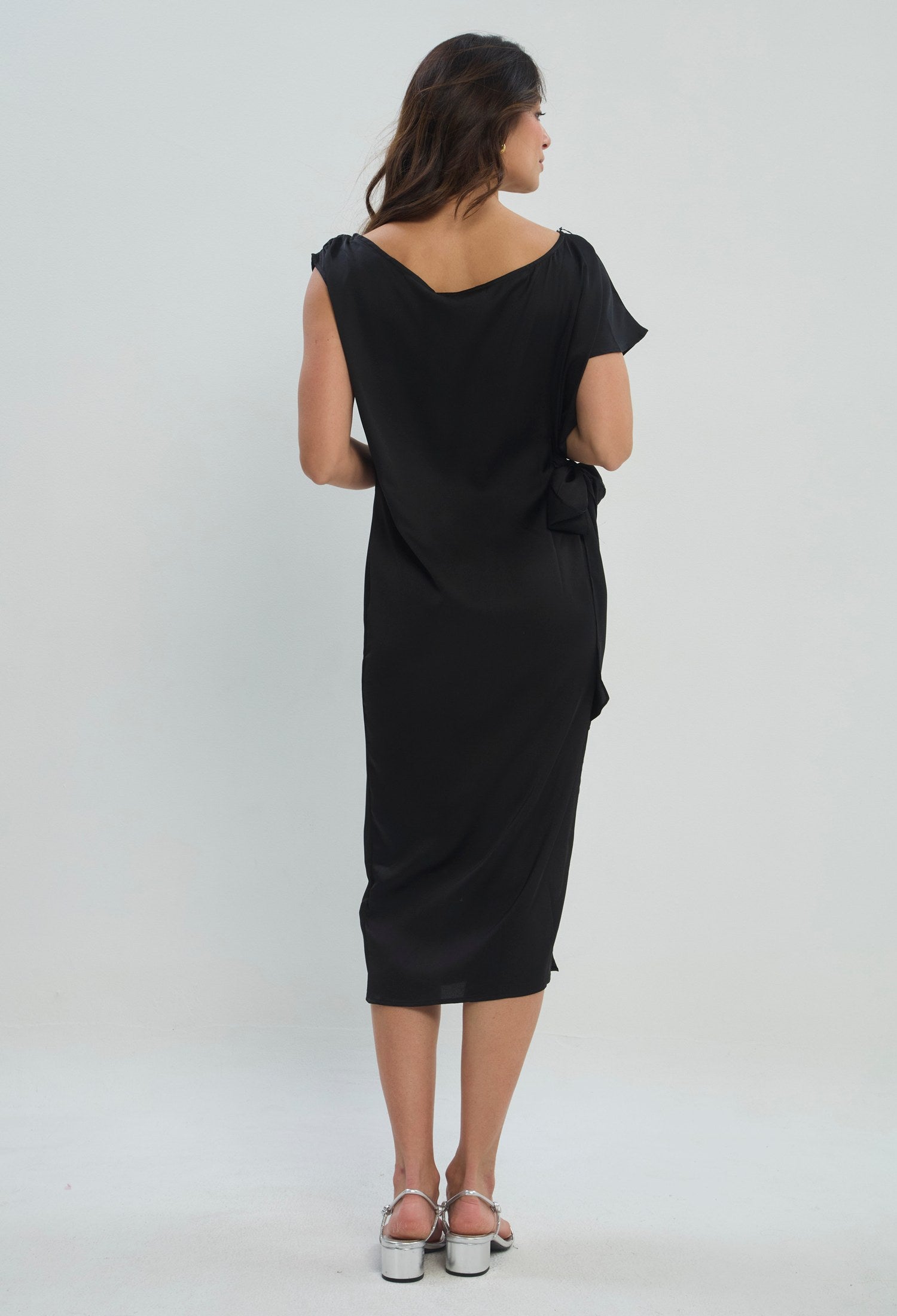 Vestido Largo Drapeado con Lazo negro sale BYBLA