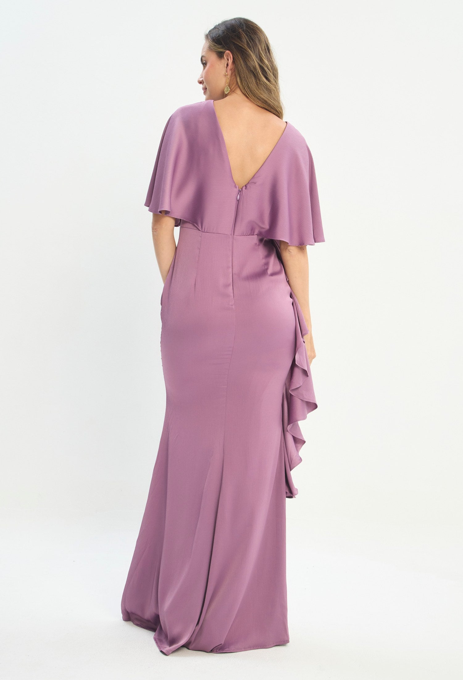 Mujer luciendo vestido morado lila BYBLA - Capa Sirena - vista 3