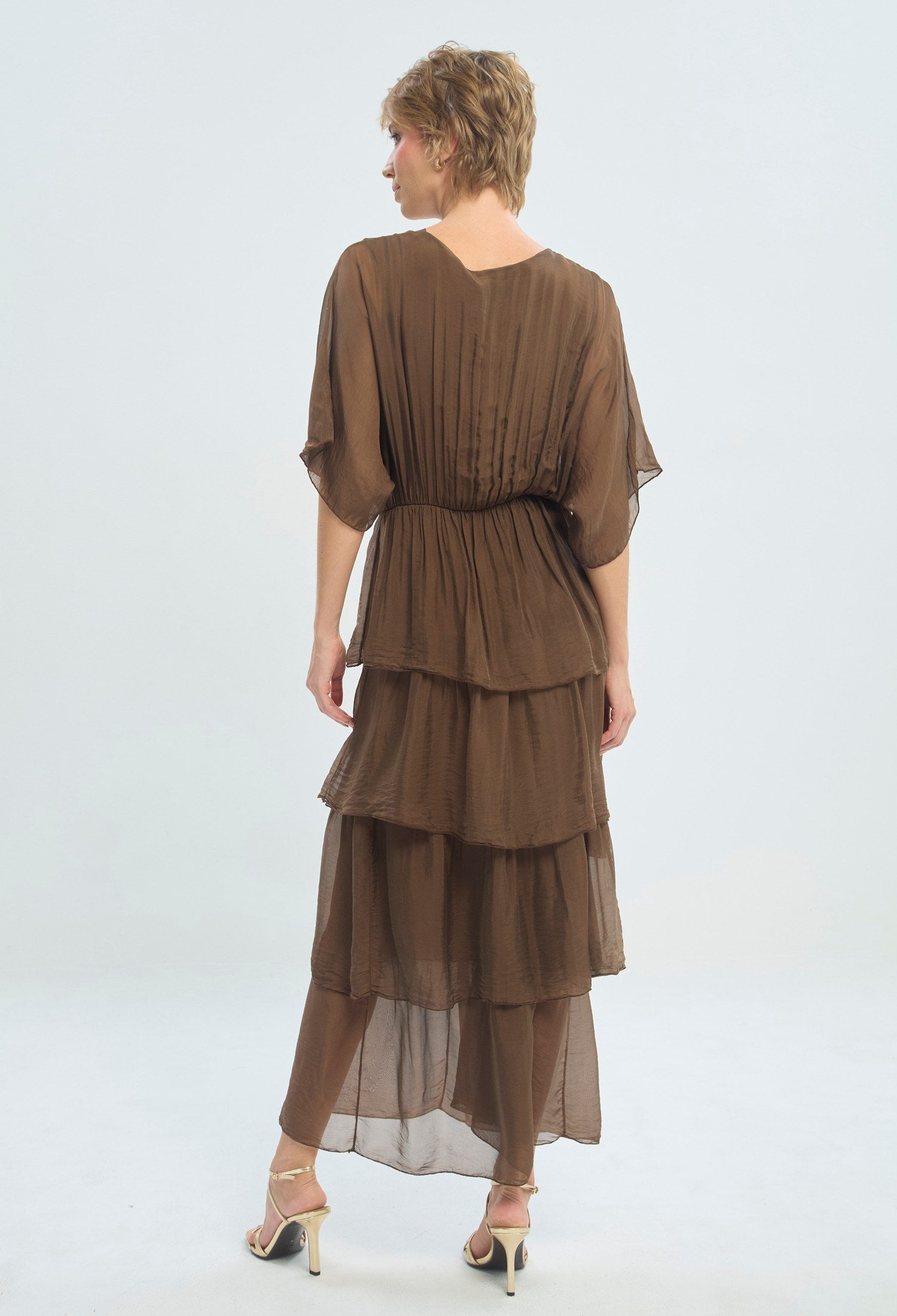 Vestido largo marrón con capas y escote cruzado BYBLA - vista 5
